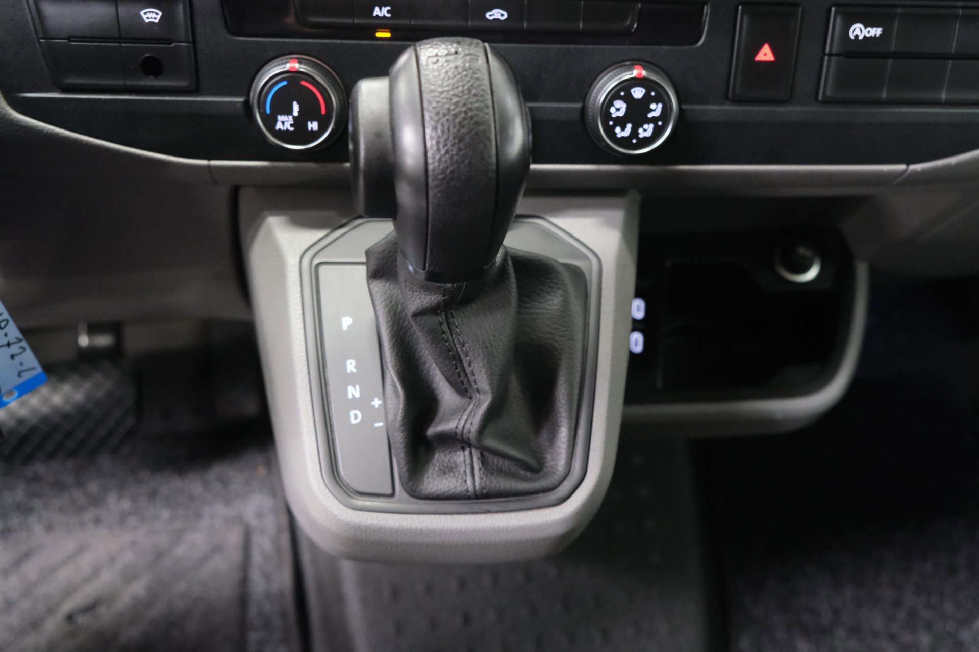 Volkswagen Transporter 2.0 TDI L2H1 30 (2021), foto 25