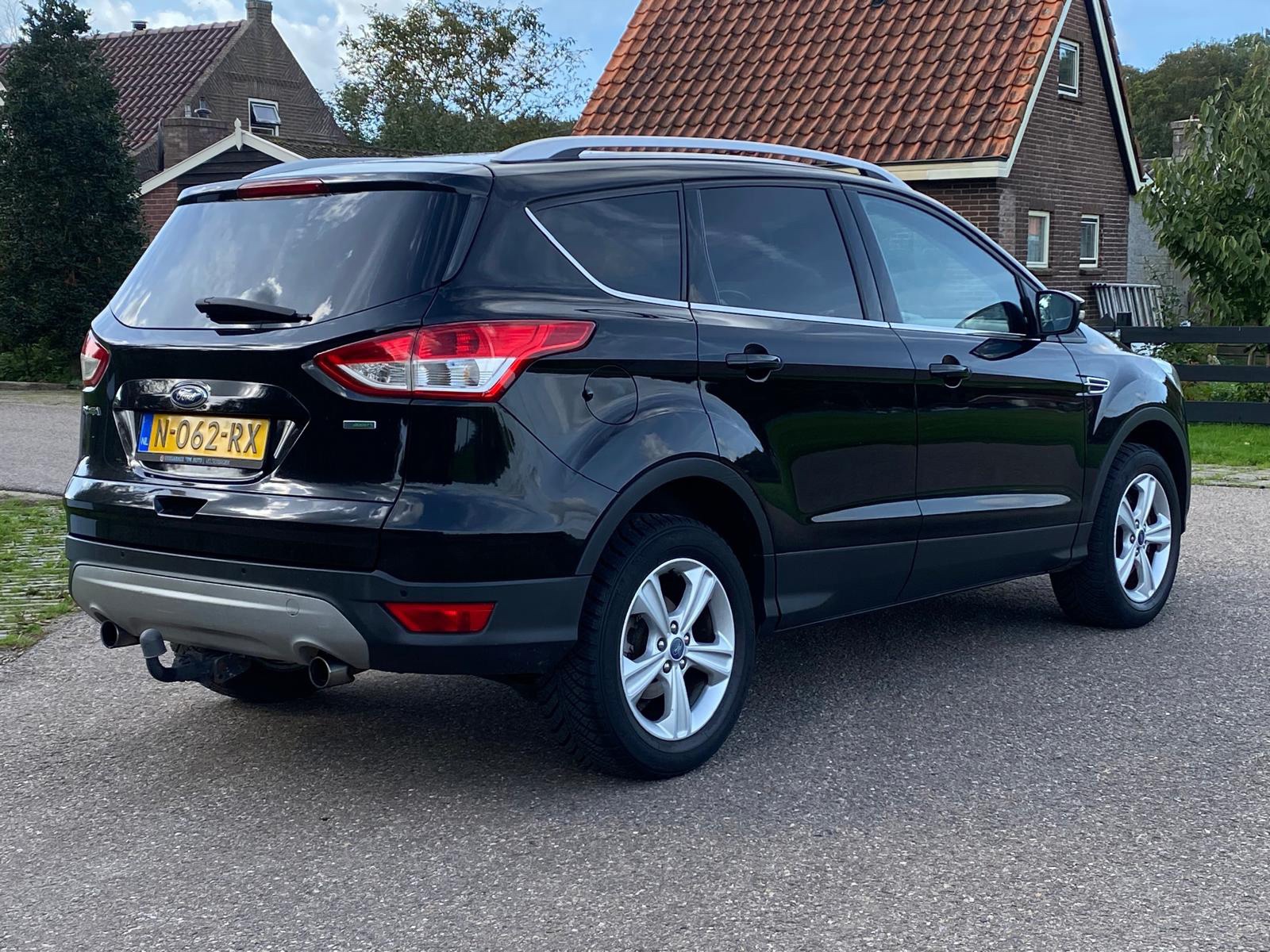 Ford Kuga 1.5 Titanium Styling Pack 4WD (2016), foto 12