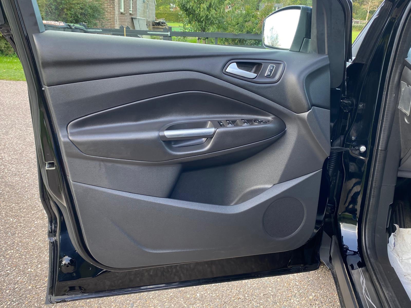 Ford Kuga 1.5 Titanium Styling Pack 4WD (2016), foto 18