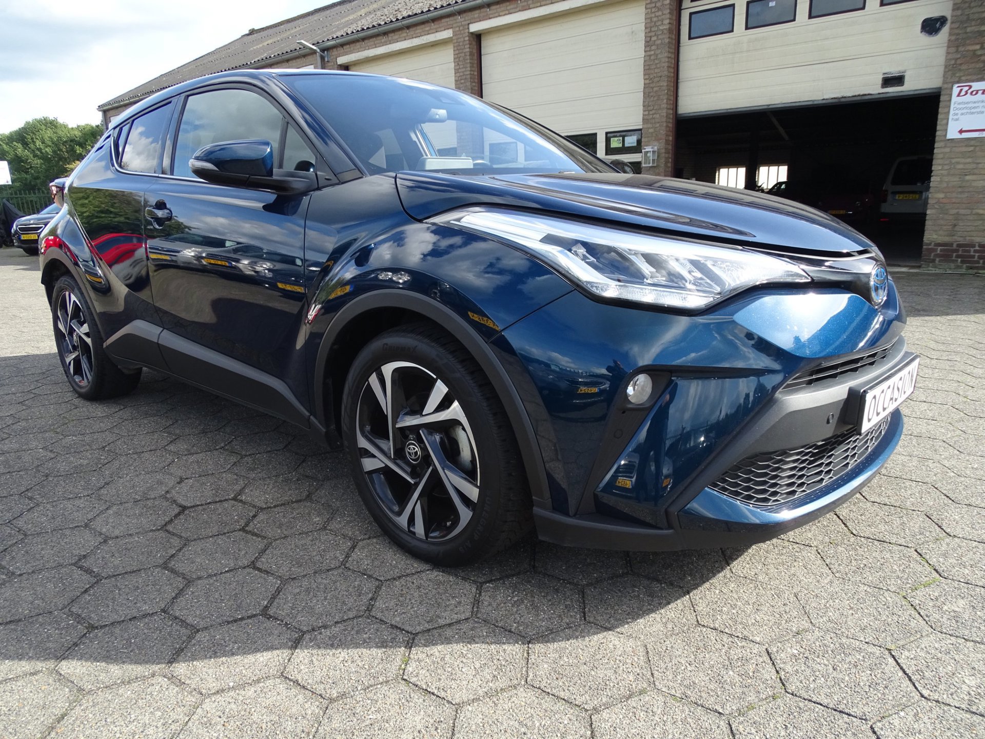 Toyota C-HR 1.8 Hybrid Dynamic (2023), foto 2