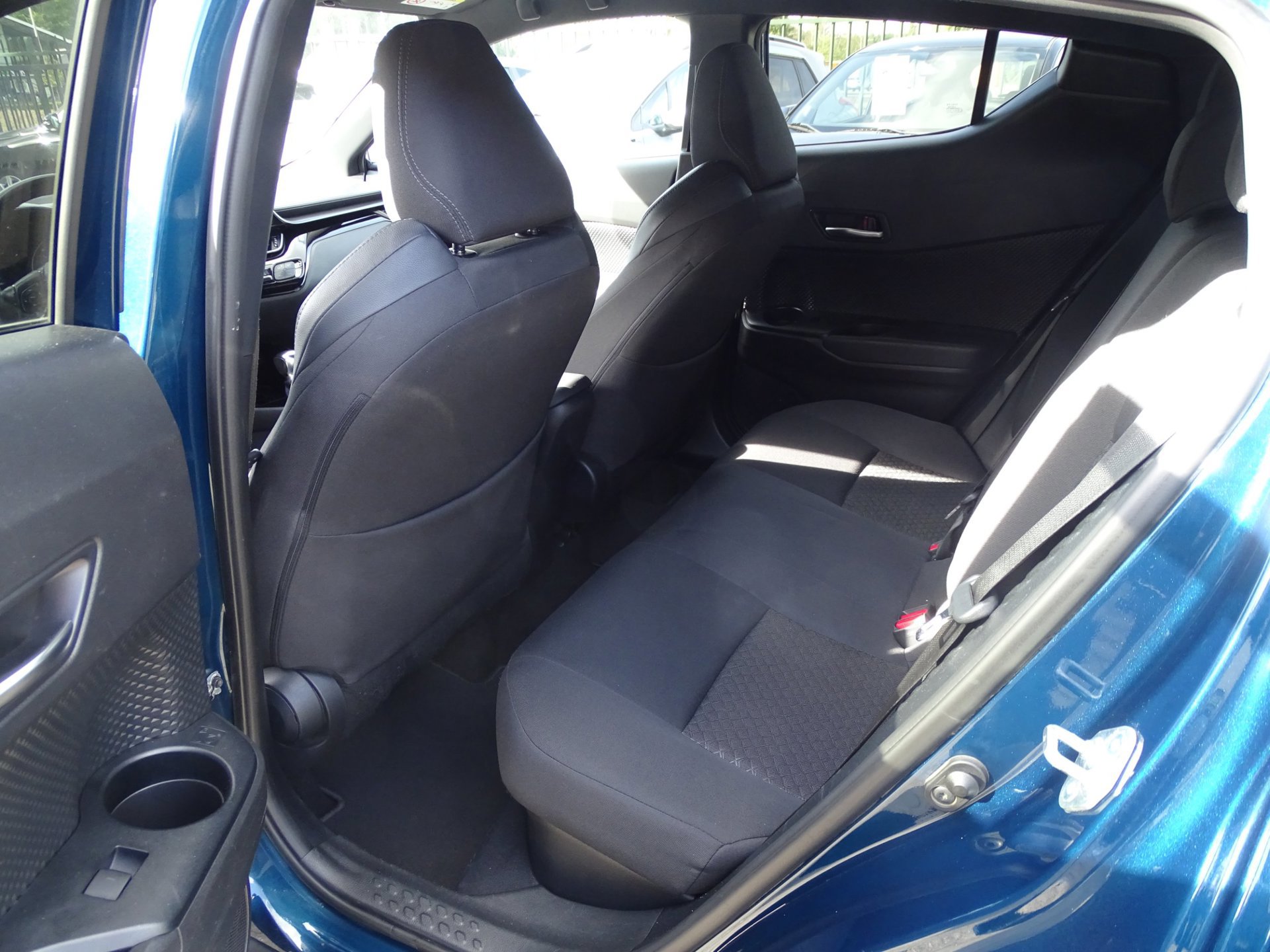Toyota C-HR 1.8 Hybrid Dynamic (2023), foto 8
