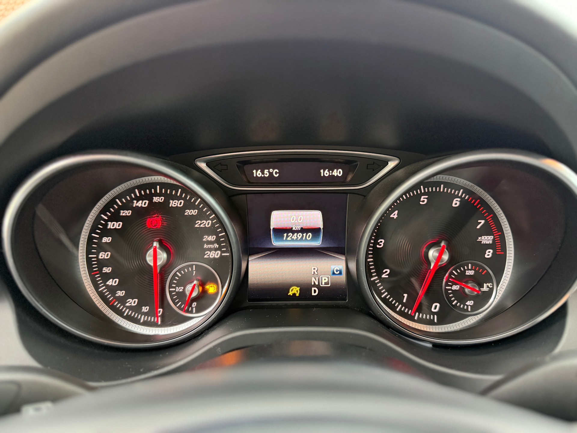 Mercedes-Benz GLA-klasse 180 Premium (2017), foto 18