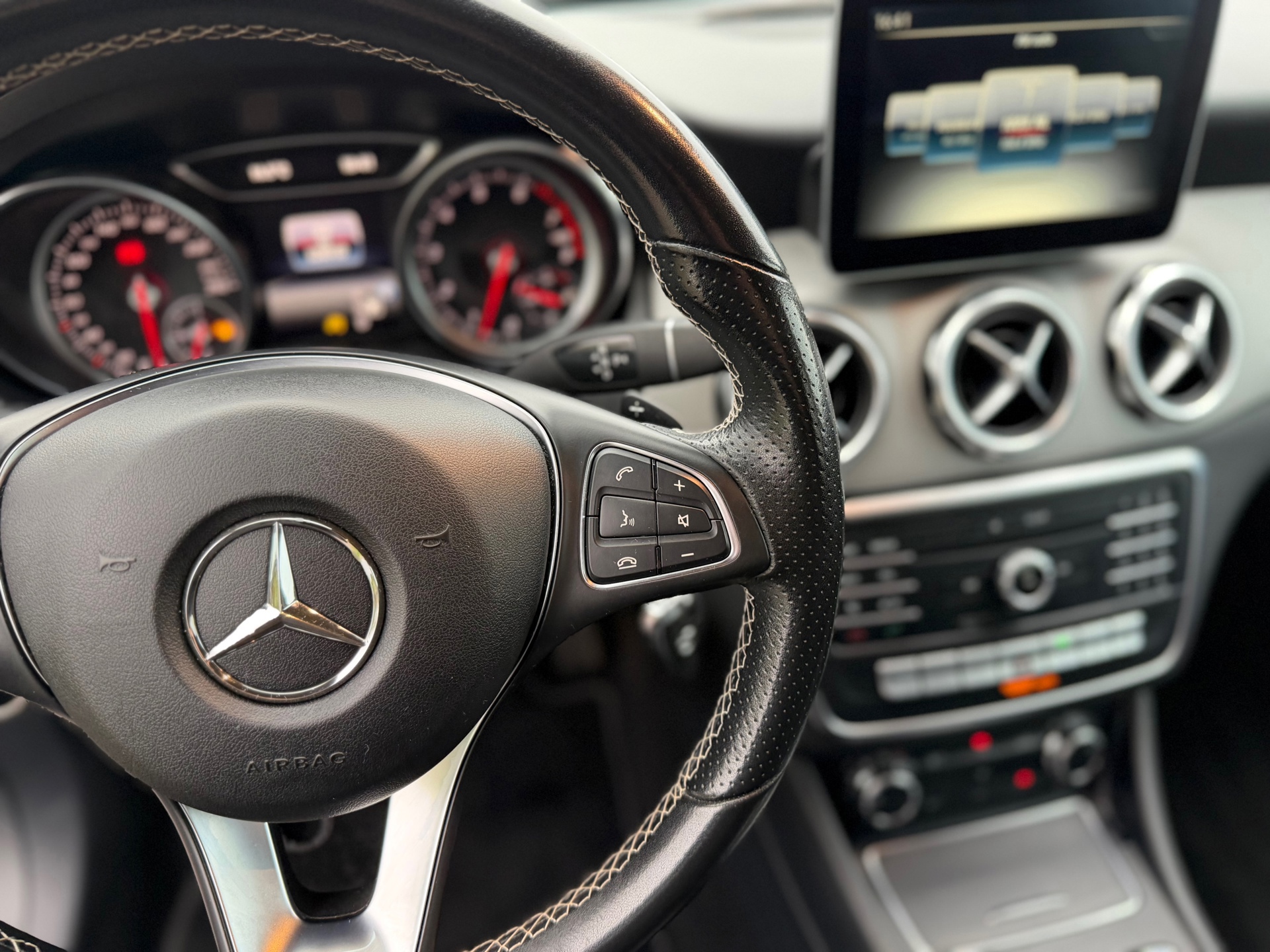 Mercedes-Benz GLA-klasse 180 Premium (2017), foto 7
