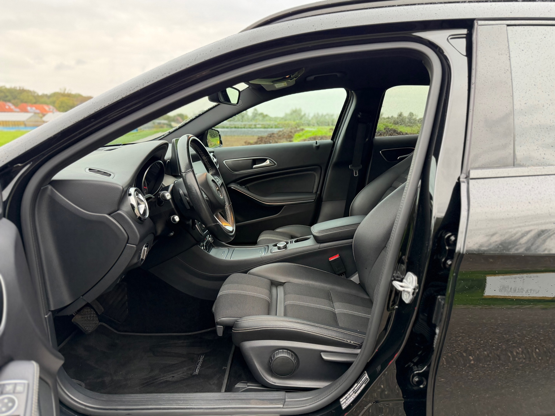 Mercedes-Benz GLA-klasse 180 Premium (2017), foto 9