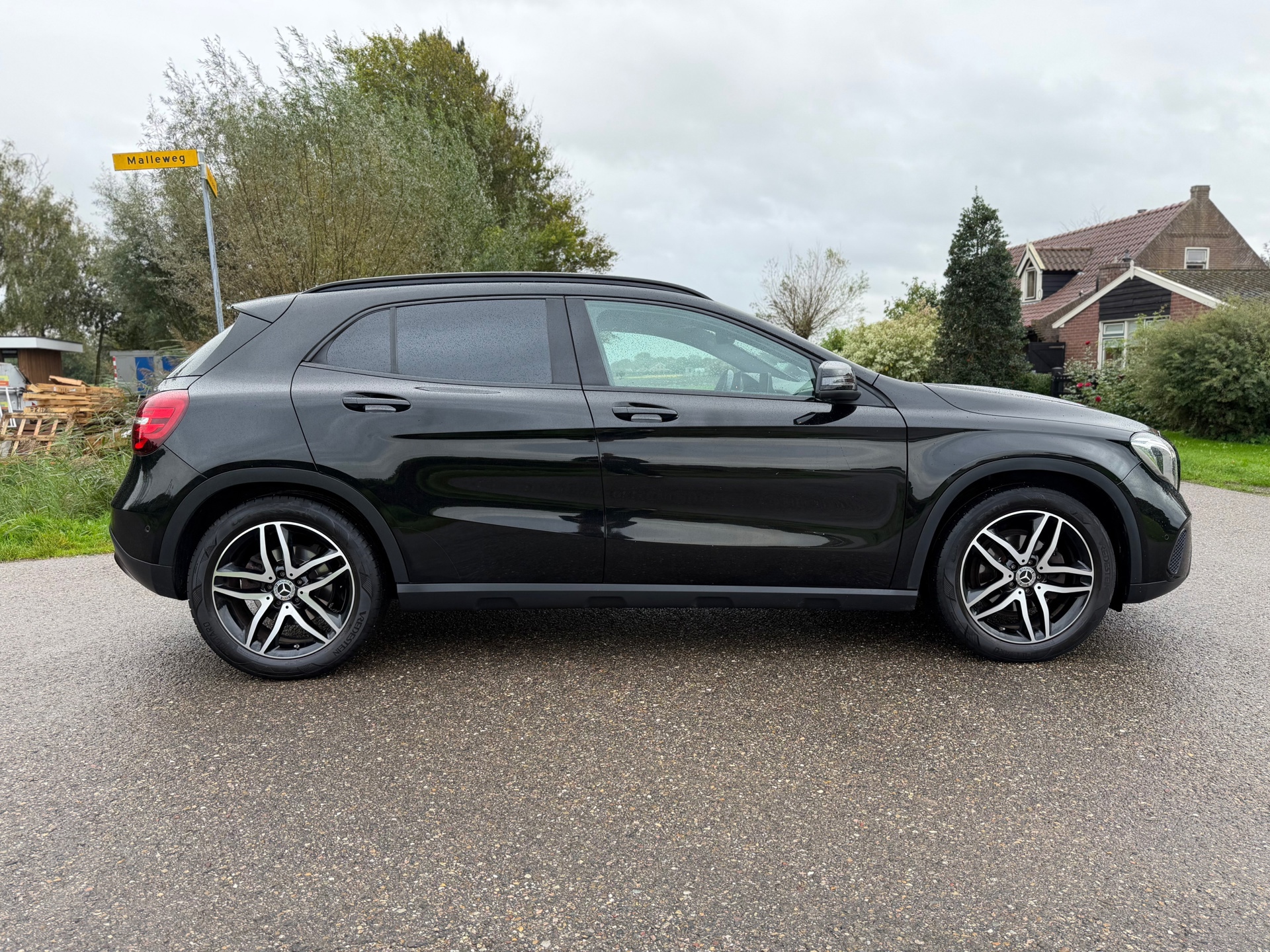 Mercedes-Benz GLA-klasse 180 Premium (2017), foto 10