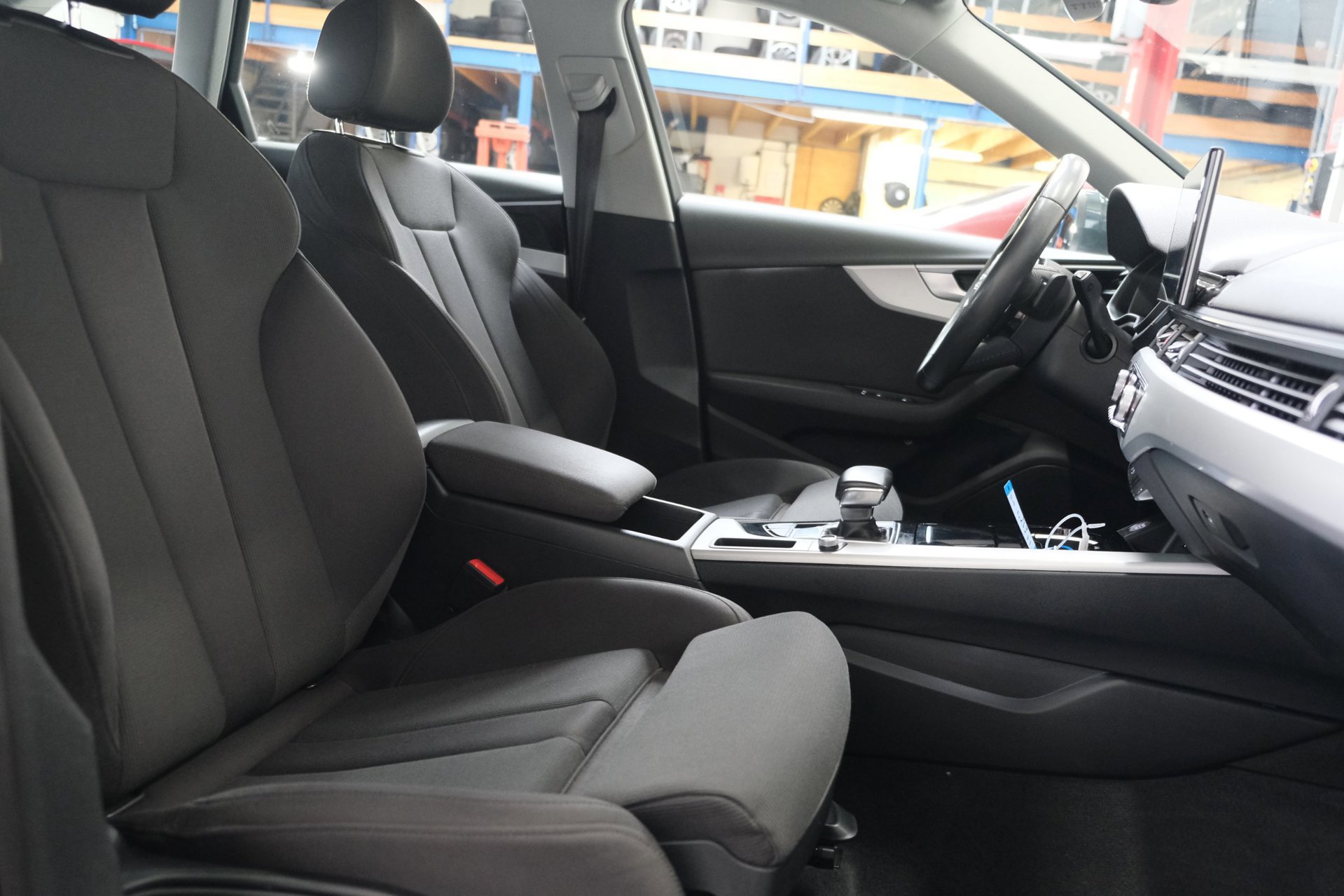 Audi A4 Avant 35 TFSI Launch edition Business (2020), foto 18