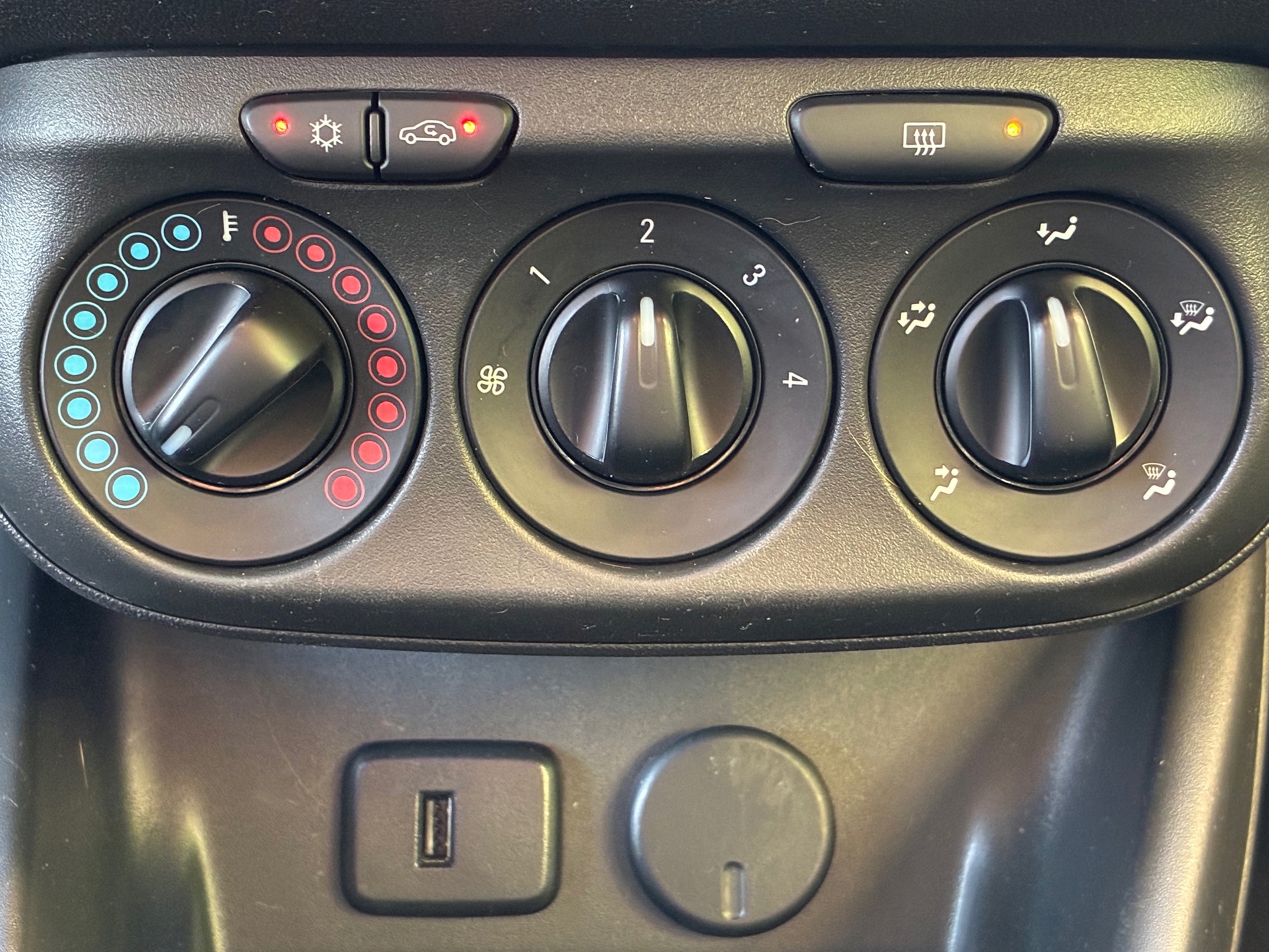 Opel Corsa 1.4 Favourite (2018), foto 18