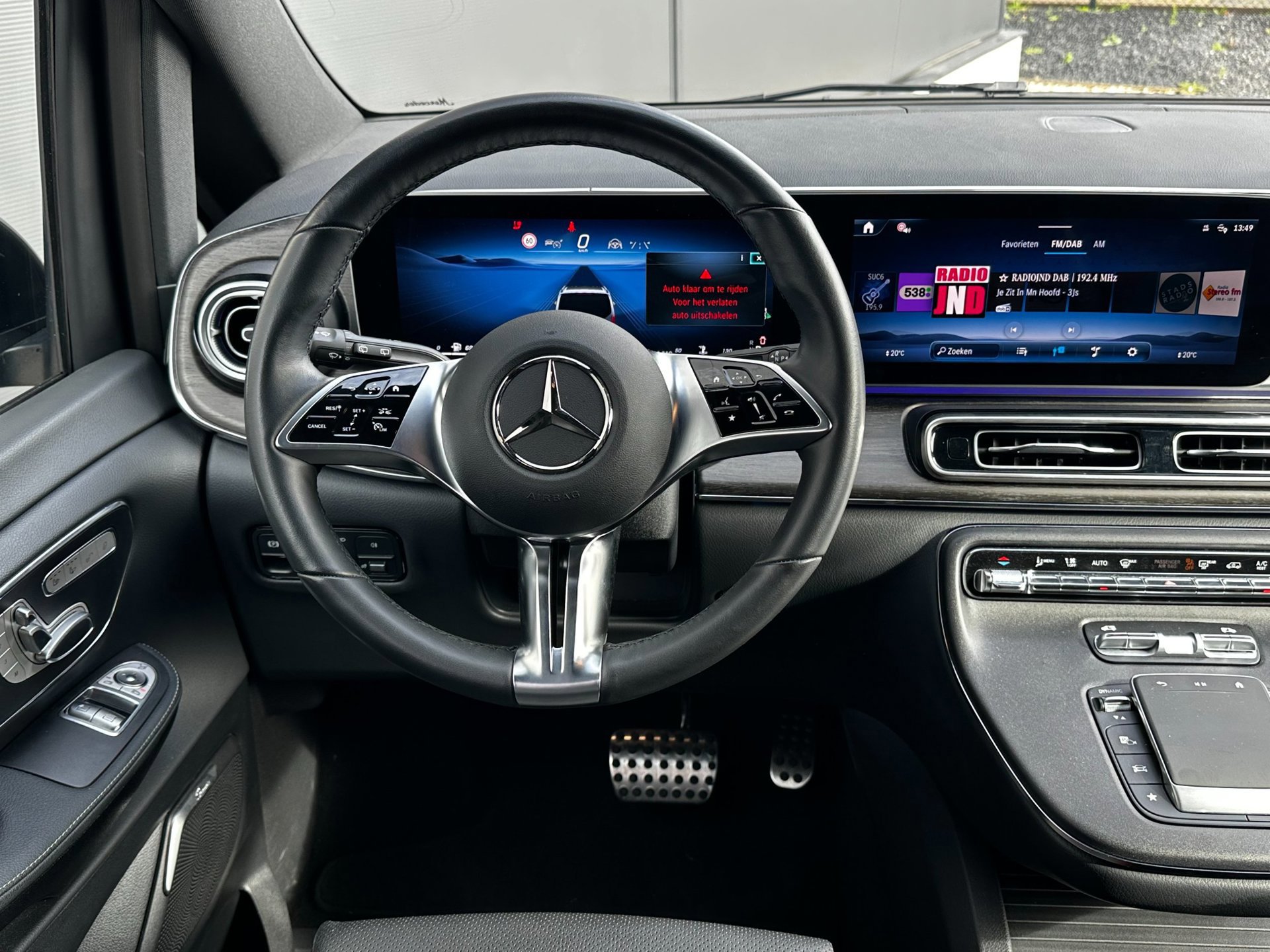 Mercedes-Benz V-KLASSE 250d L3 Avantgarde AMG line (2024), foto 16