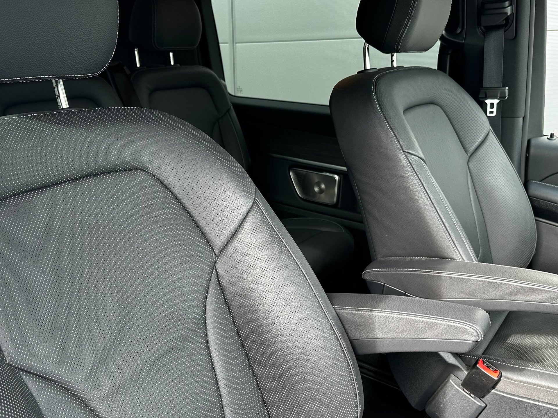 Mercedes-Benz V-KLASSE 250d L3 Avantgarde AMG line (2024), foto 18