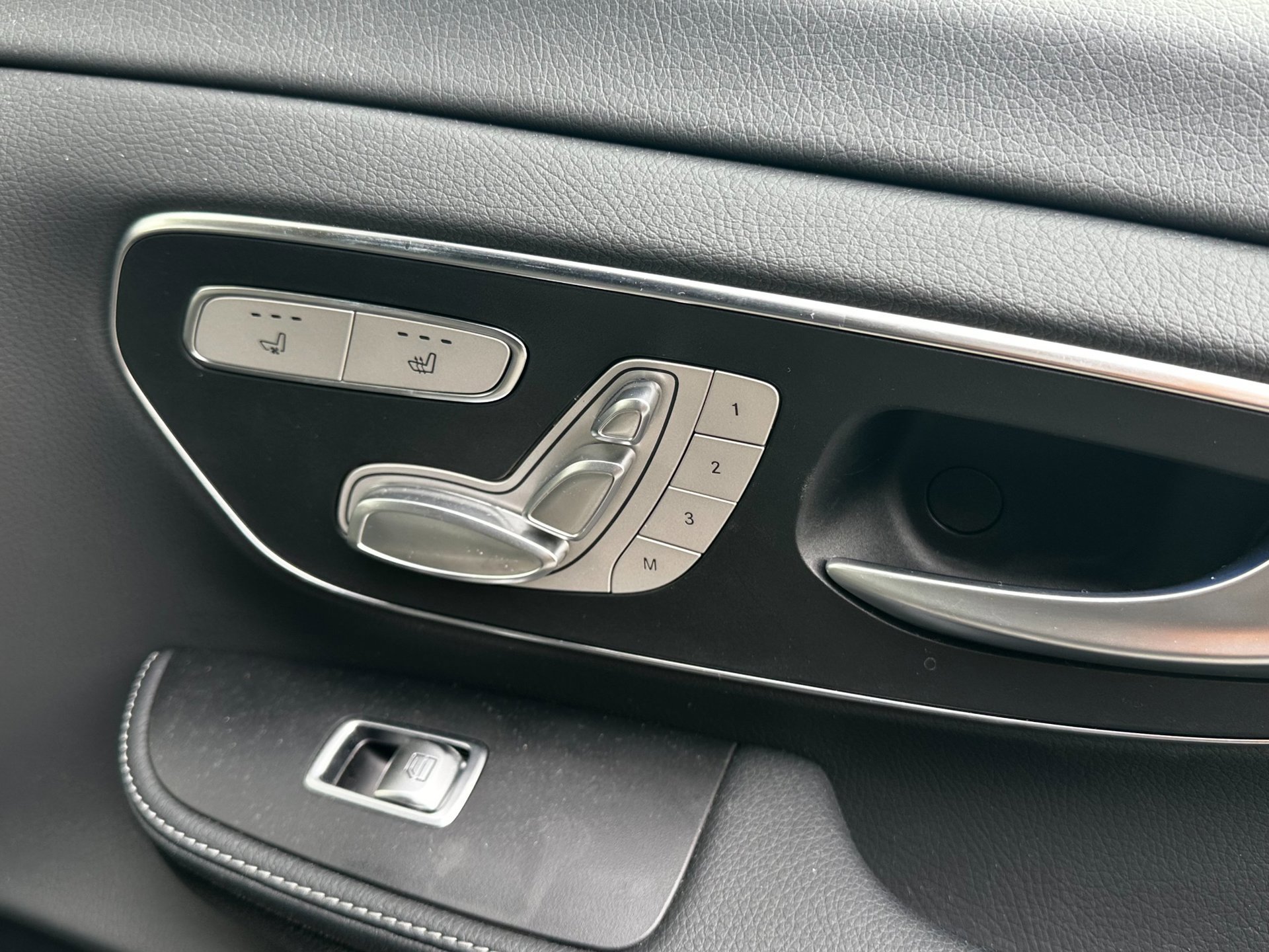 Mercedes-Benz V-KLASSE 250d L3 Avantgarde AMG line (2024), foto 19