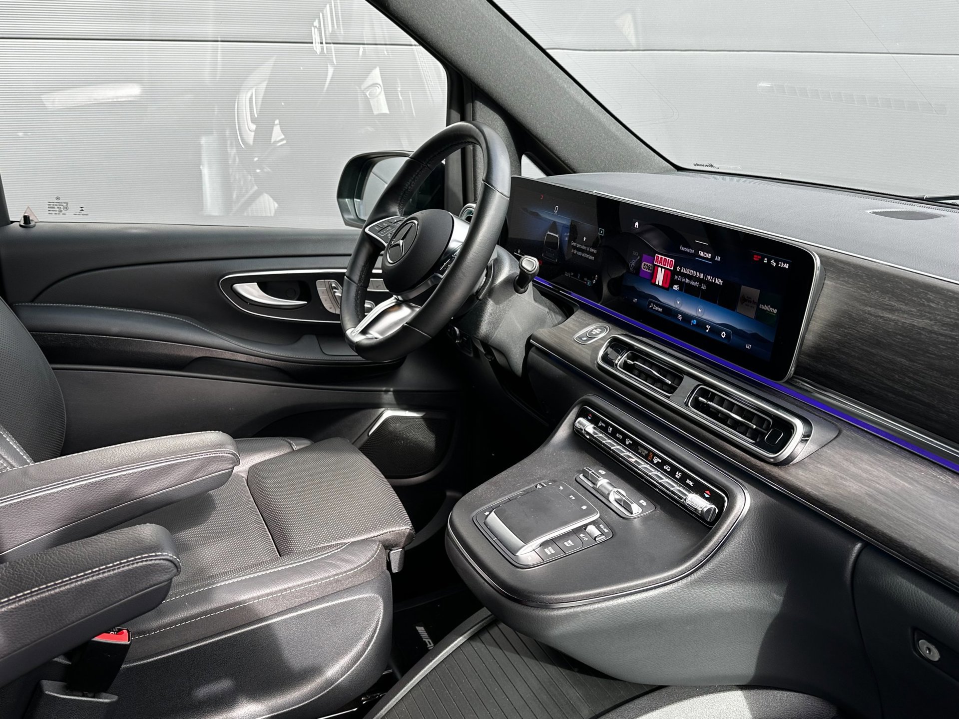 Mercedes-Benz V-KLASSE 250d L3 Avantgarde AMG line (2024), foto 6