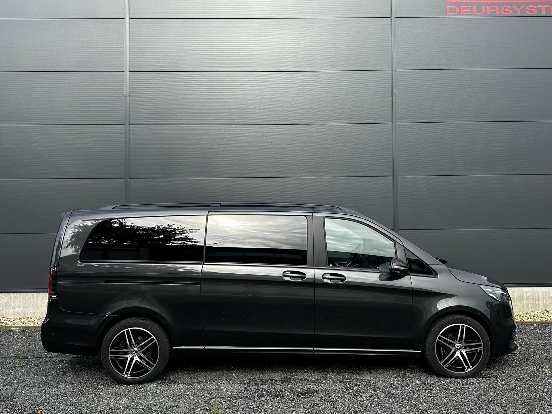 Mercedes-Benz V-KLASSE 250d L3 Avantgarde AMG line (2024), foto 8