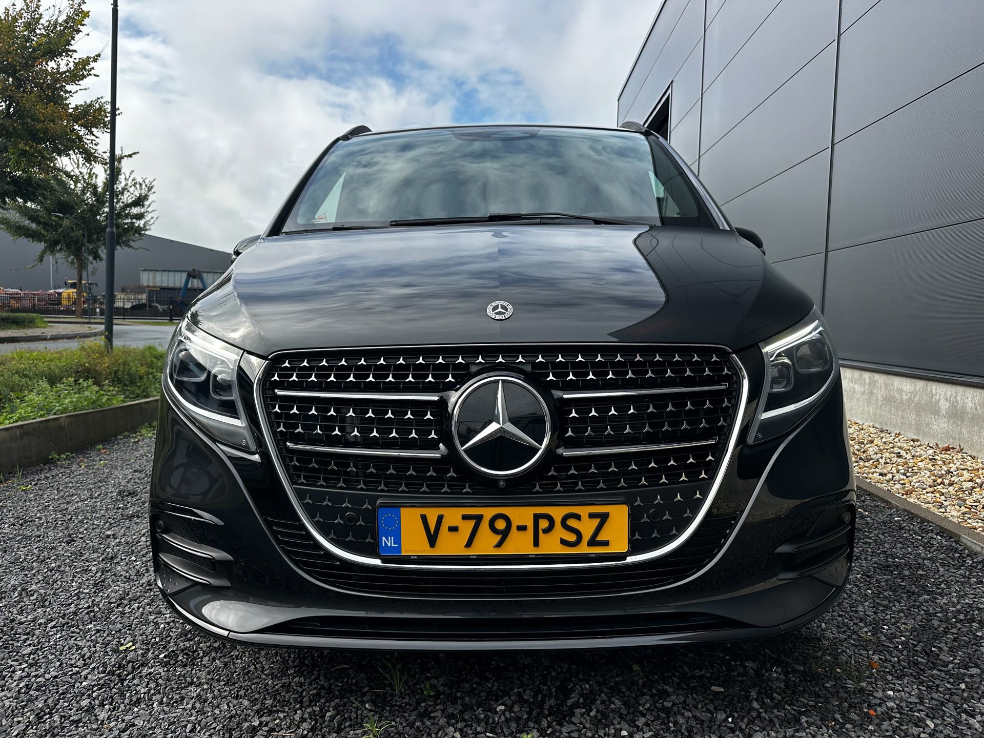 Mercedes-Benz V-KLASSE 250d L3 Avantgarde AMG line (2024), foto 10