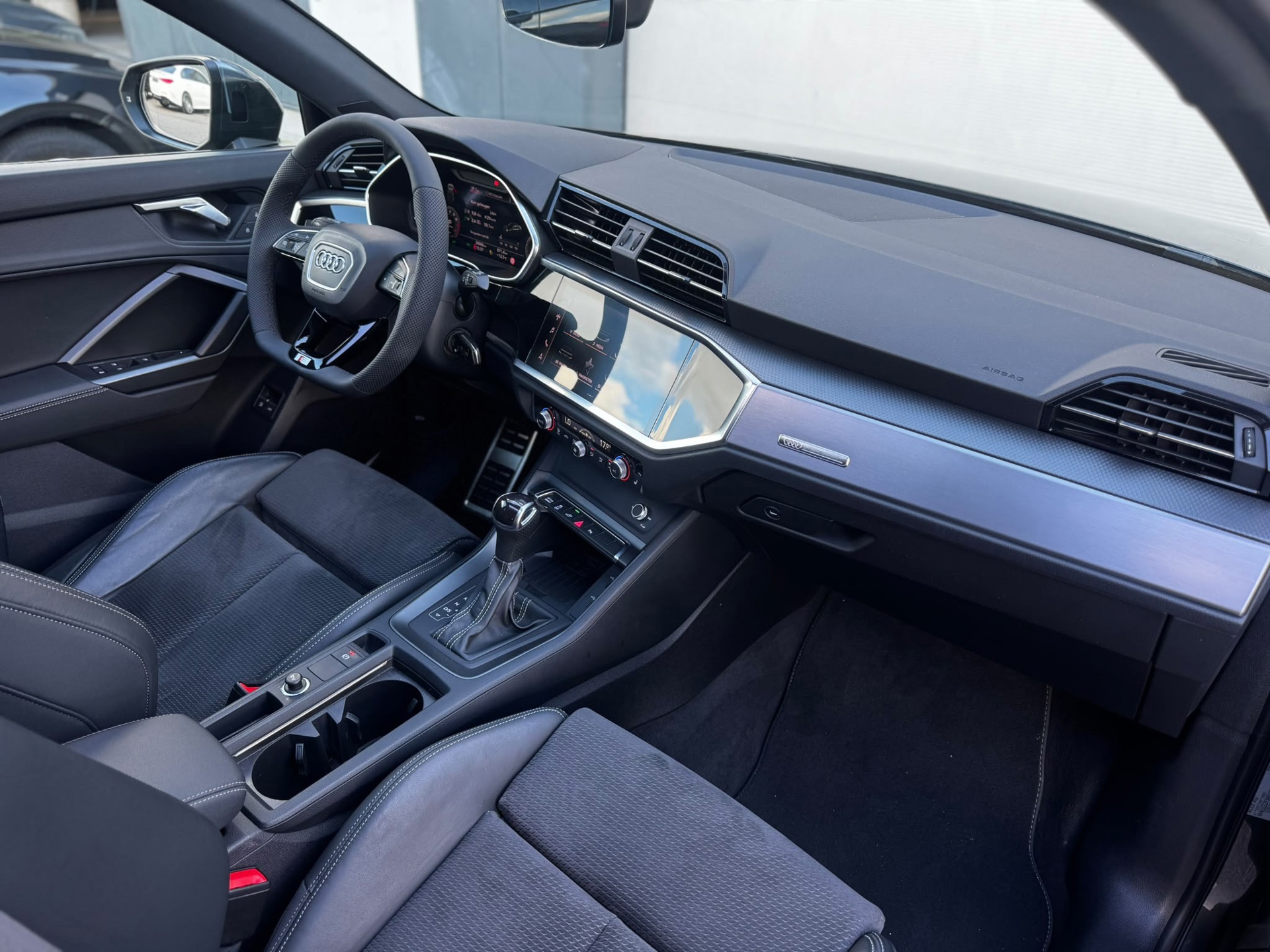Audi Q3 Sportback 45 TFSI e S-Line (2022), foto 12