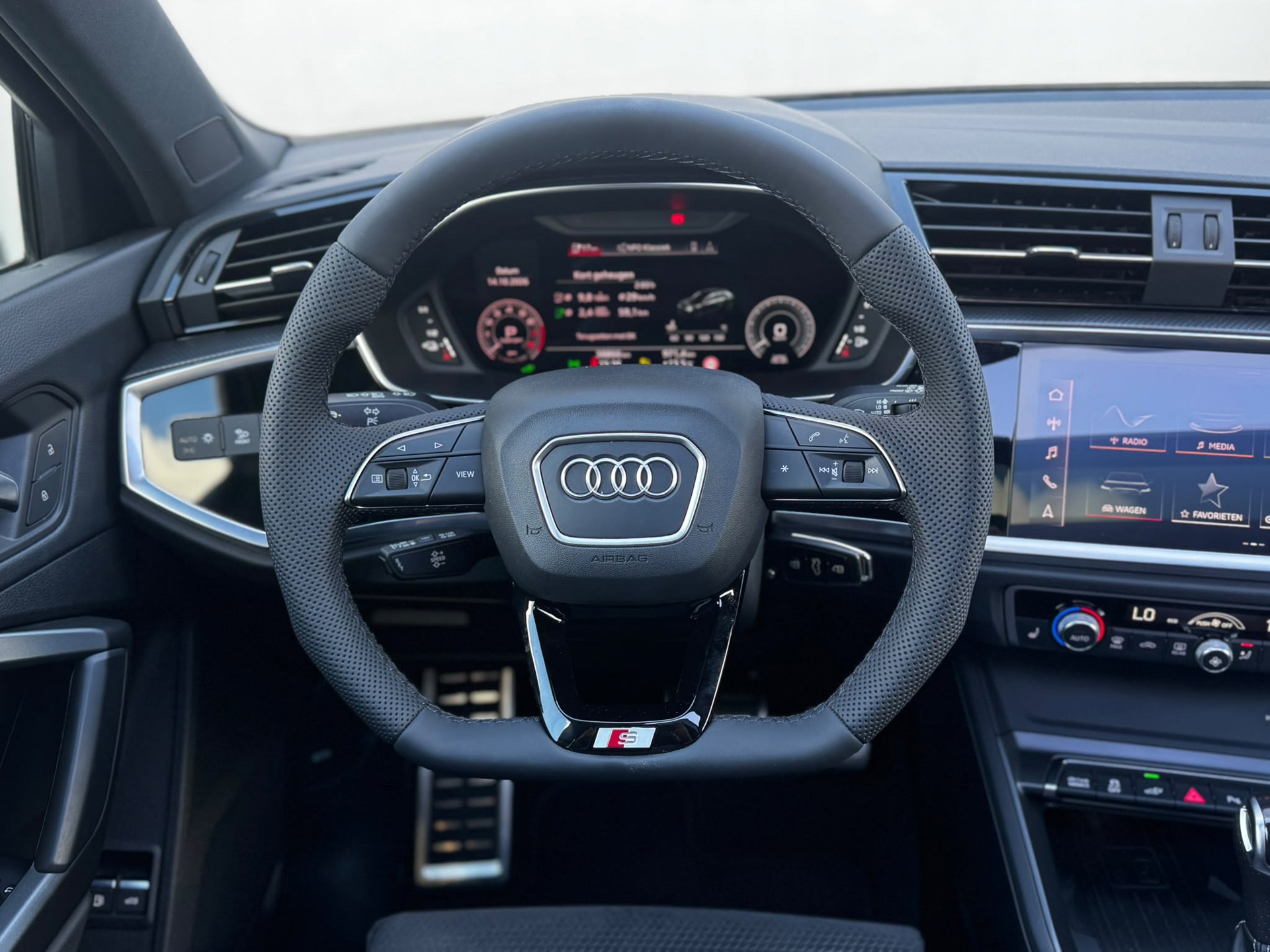 Audi Q3 Sportback 45 TFSI e S-Line (2022), foto 10