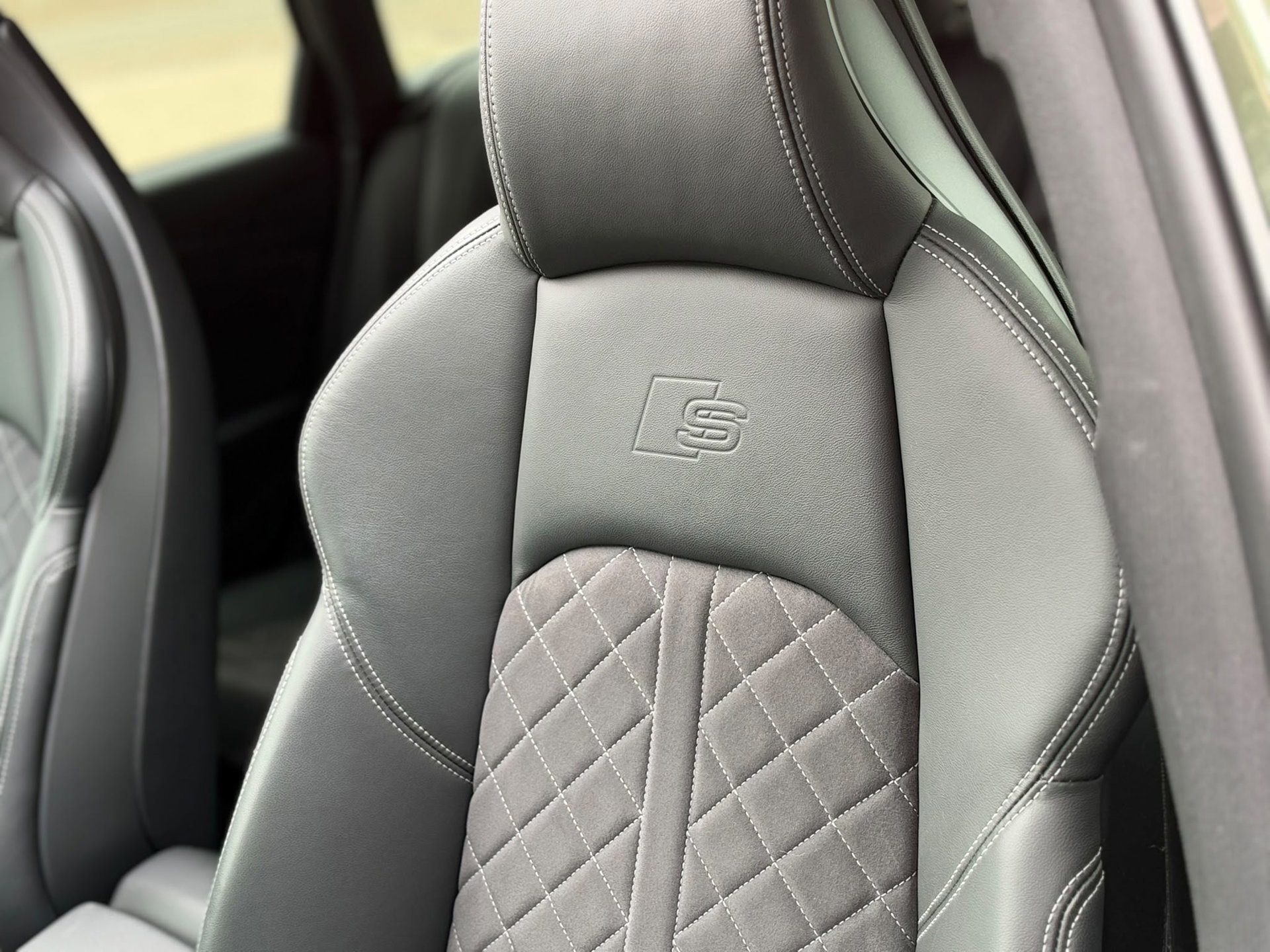 Audi A4 Avant 40 TFSI S-LINE Competition VIRTUAL (2023), foto 19