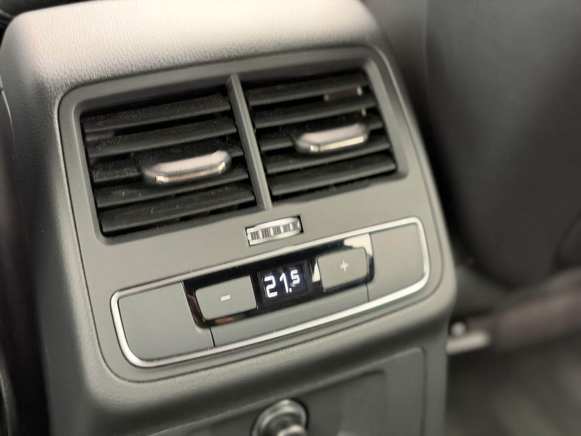 Audi A4 Avant 40 TFSI S-LINE Competition VIRTUAL (2023), foto 23