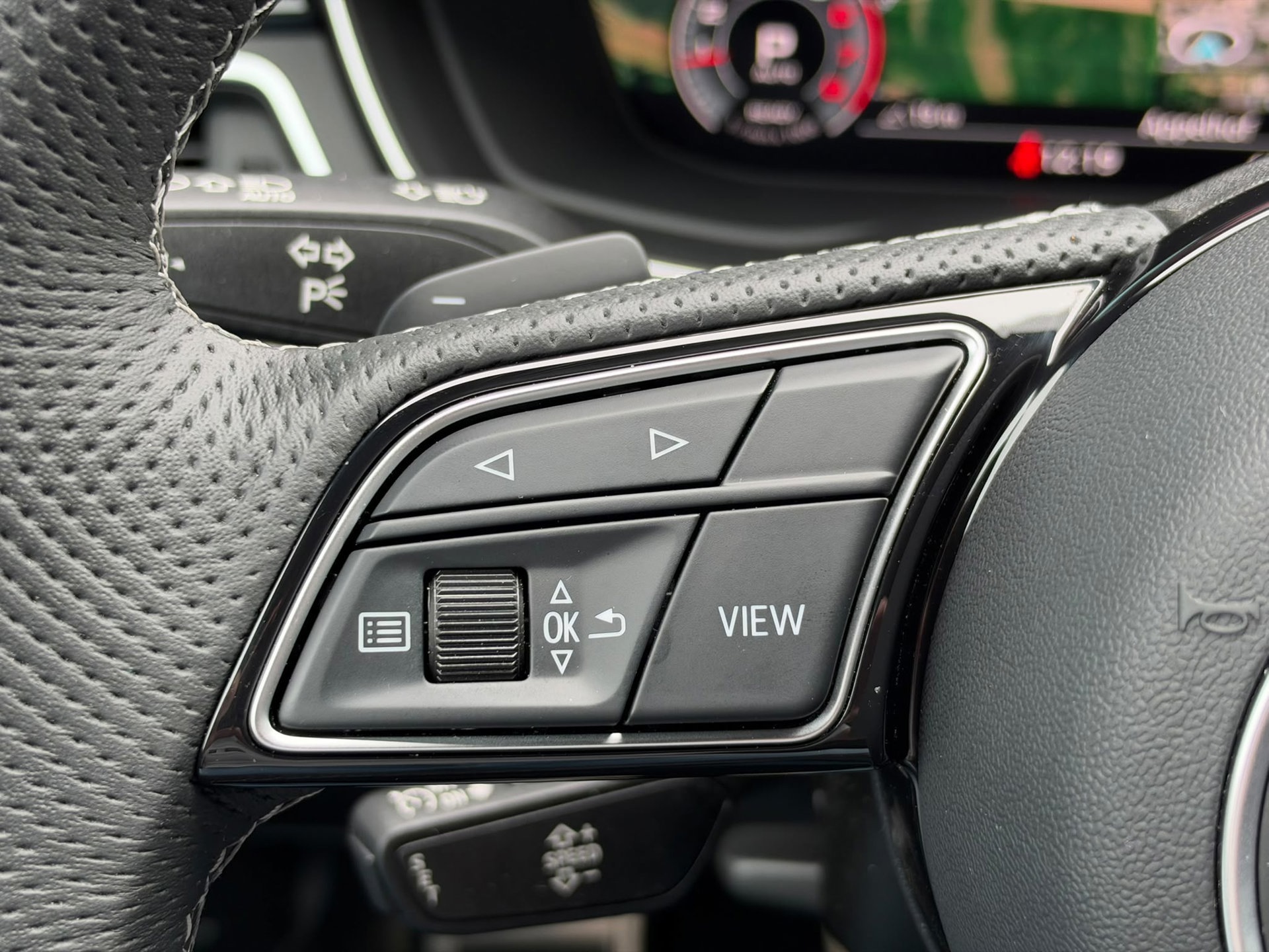Audi A4 Avant 40 TFSI S-LINE Competition VIRTUAL (2023), foto 28