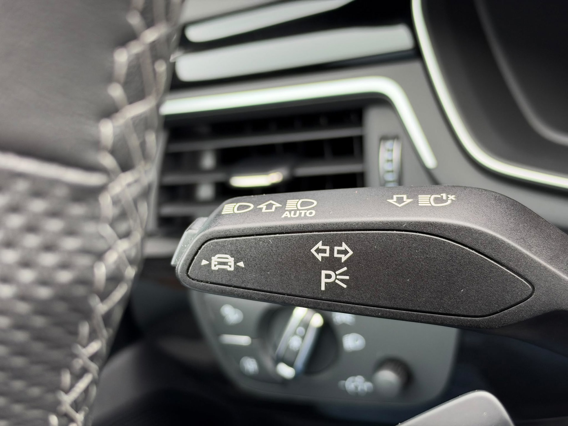 Audi A4 Avant 40 TFSI S-LINE Competition VIRTUAL (2023), foto 29