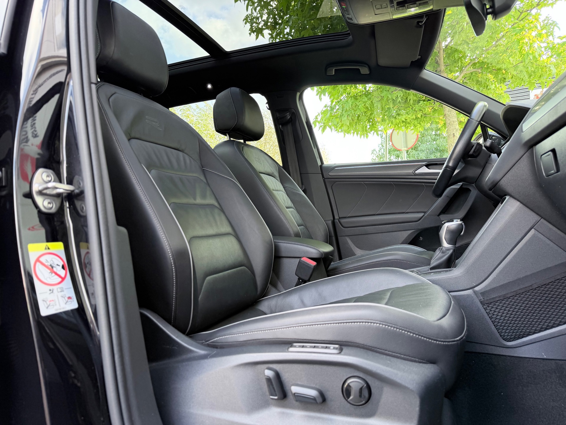 Volkswagen Tiguan 1.5 TSI R-Line (2021), foto 16