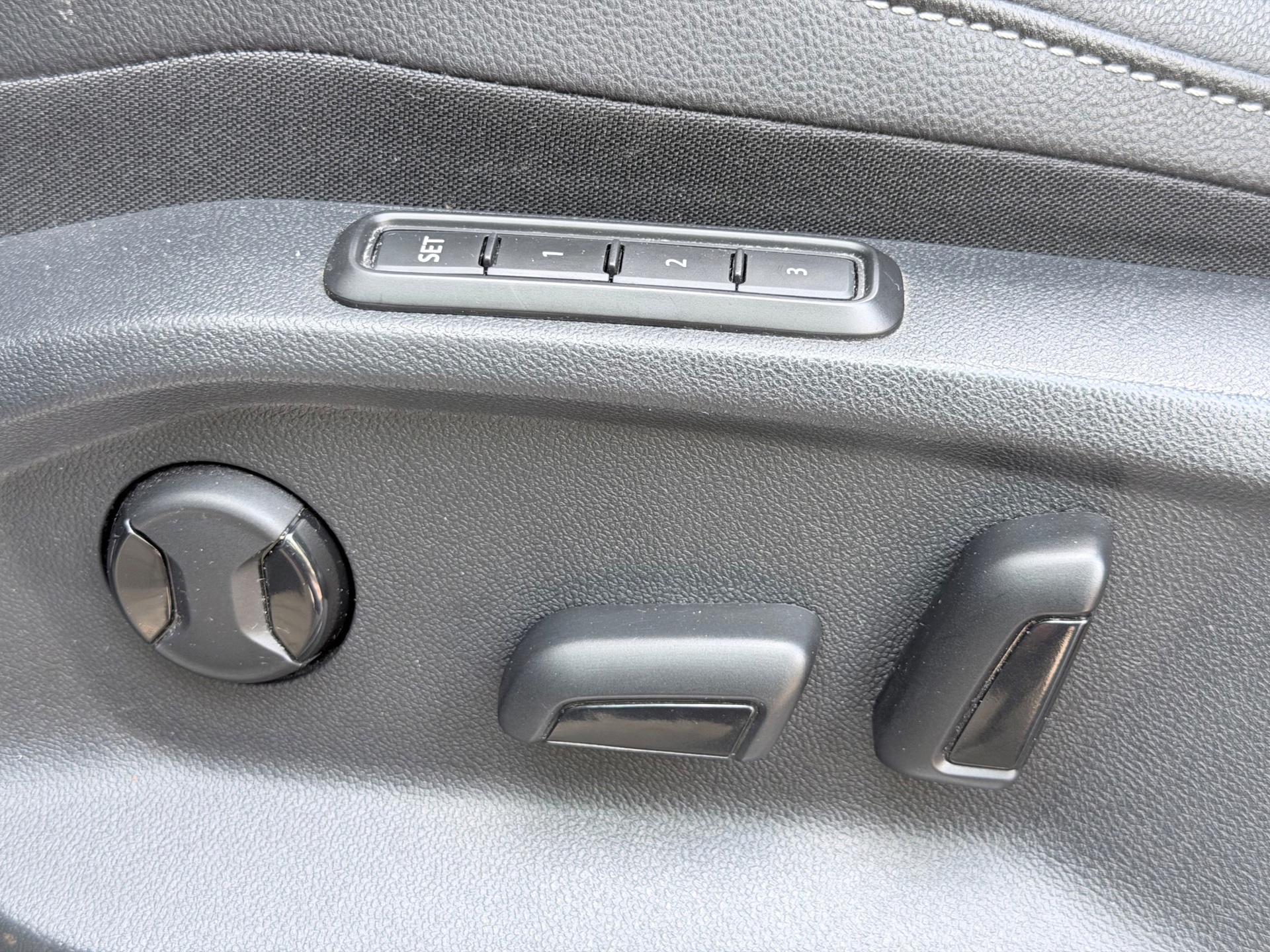 Volkswagen Tiguan 1.5 TSI R-Line (2021), foto 10