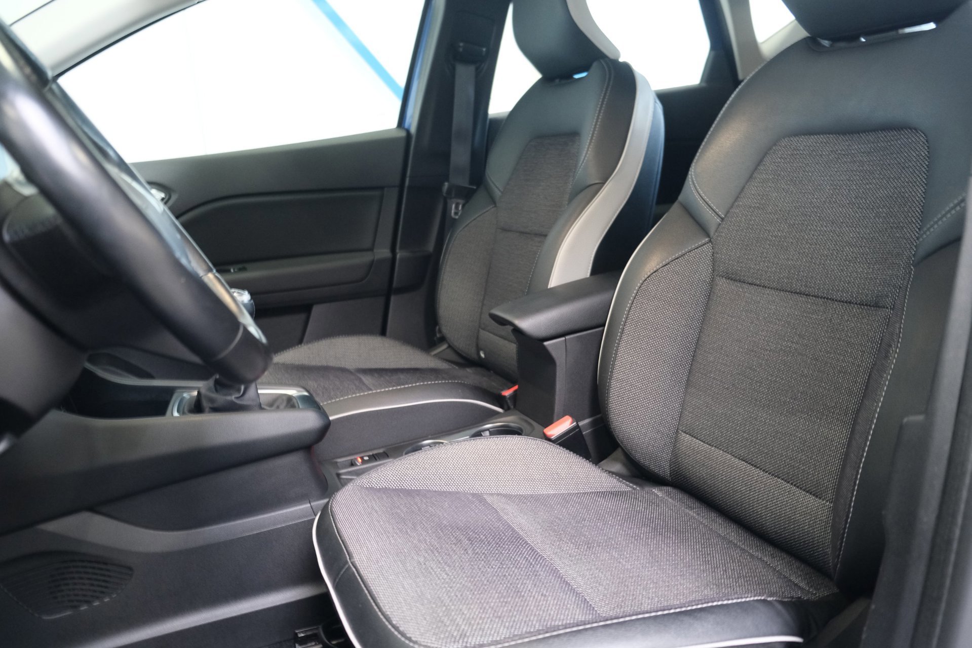 Renault Captur 1.3 TCe 140 Business Zen (2021), foto 14