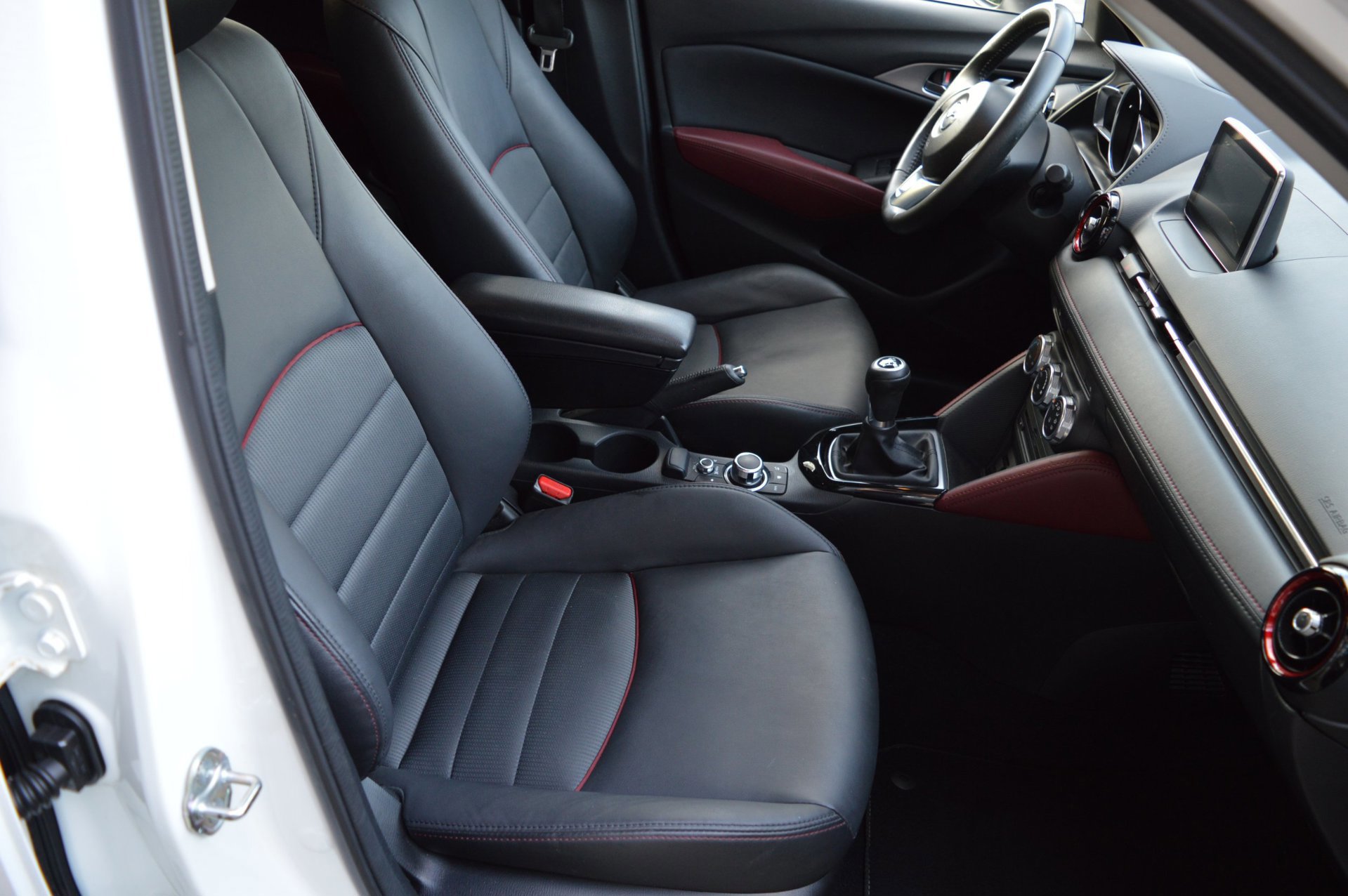 Mazda CX-3 2.0 SkyActiv-G 120 GT-M Line (2017), foto 18