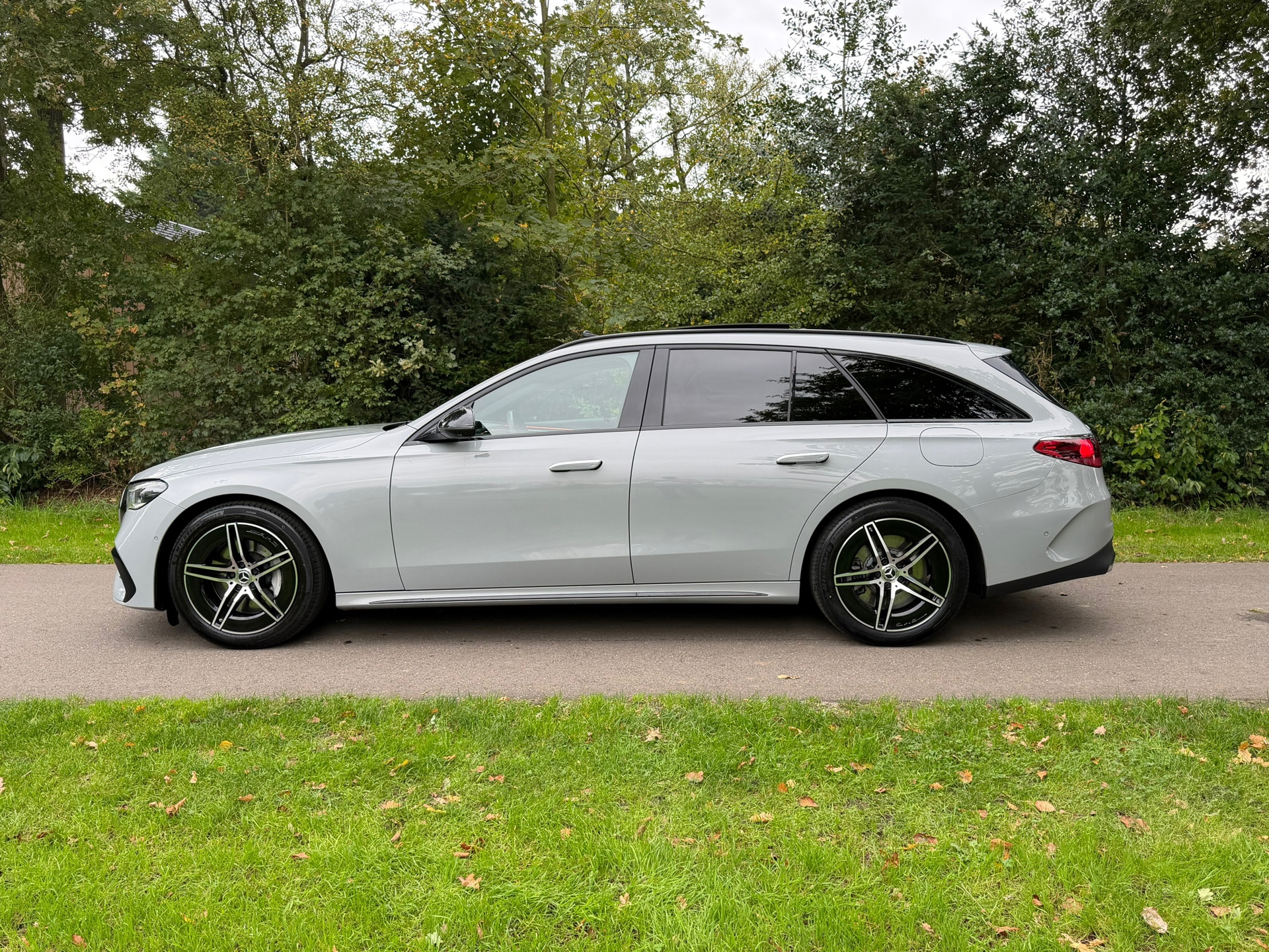 Mercedes-Benz E-klasse Estate 300 de 4MATIC AMG Line (2024), foto 2