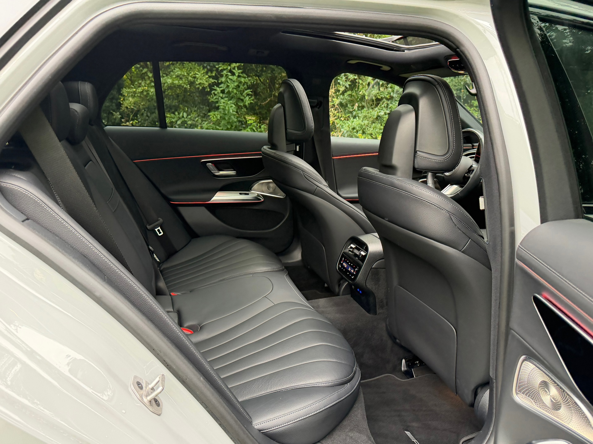 Mercedes-Benz E-klasse Estate 300 de 4MATIC AMG Line (2024), foto 11