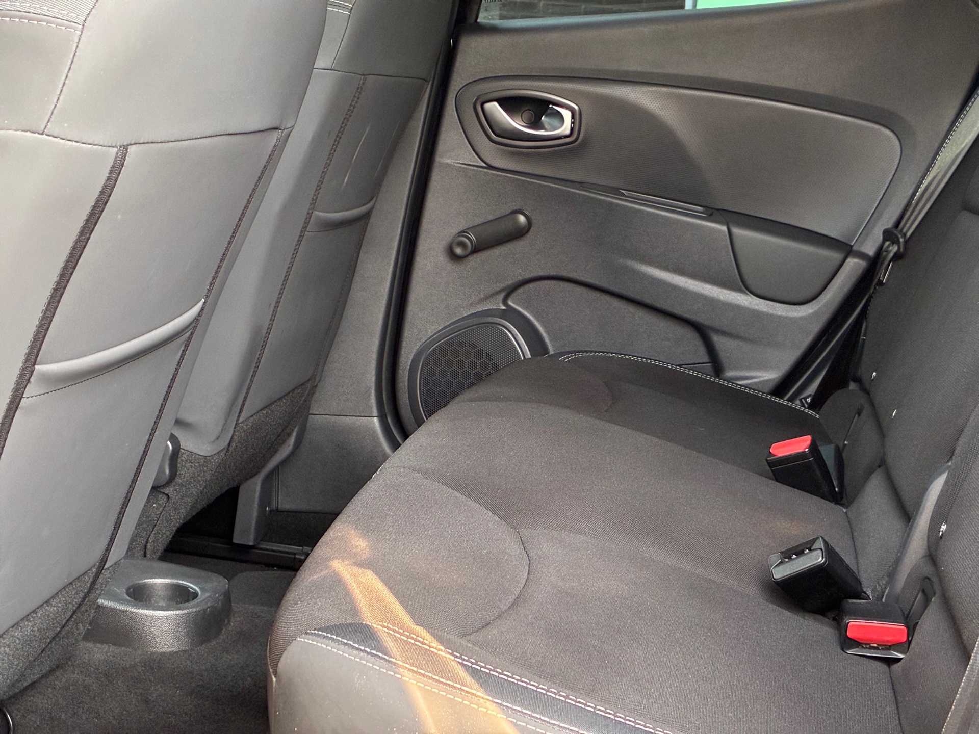 Renault Clio 0.9 TCe Limited (2017), foto 15