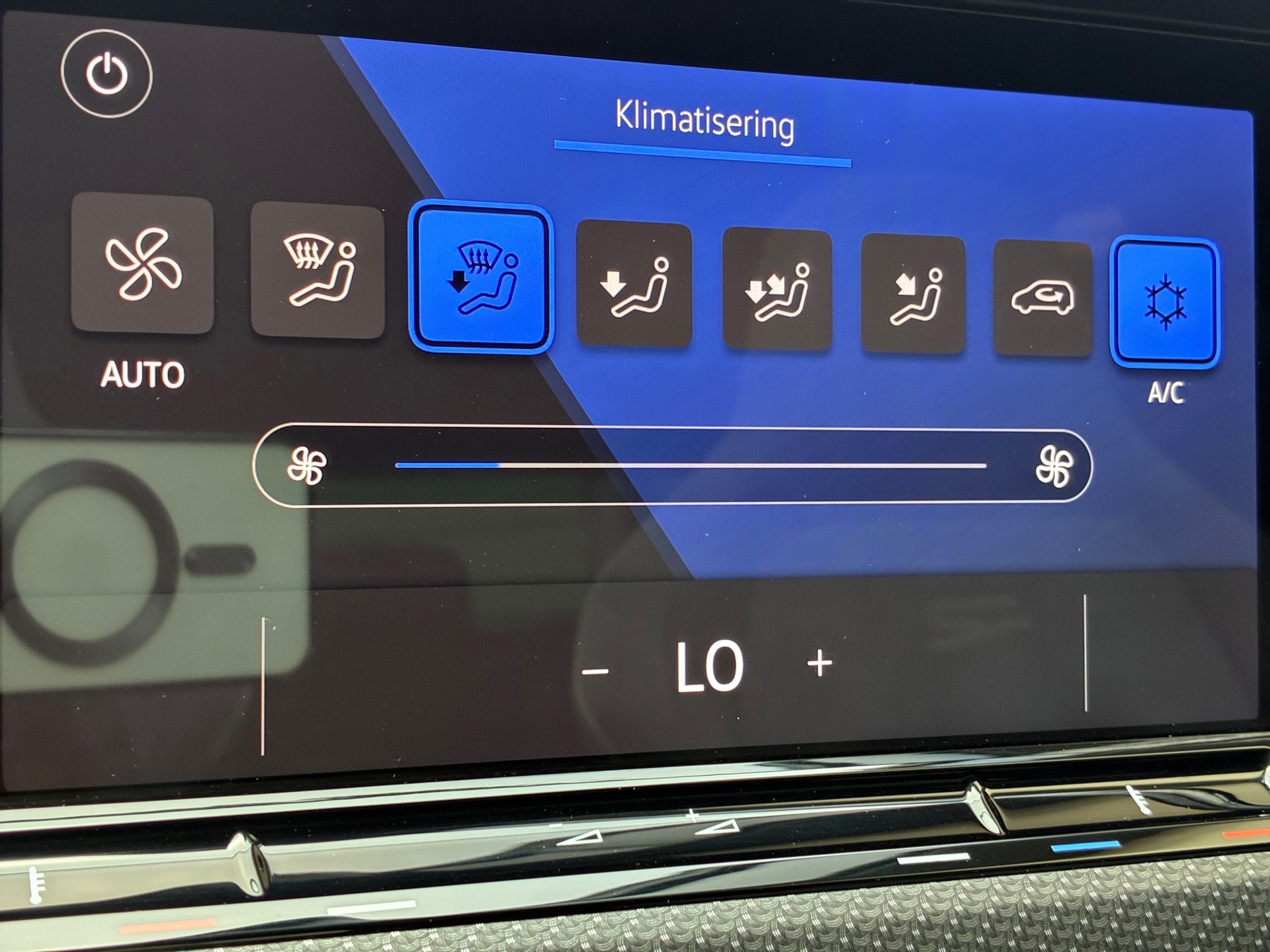 Volkswagen Golf 1.5 eTSI R-Line Business (2022), foto 21