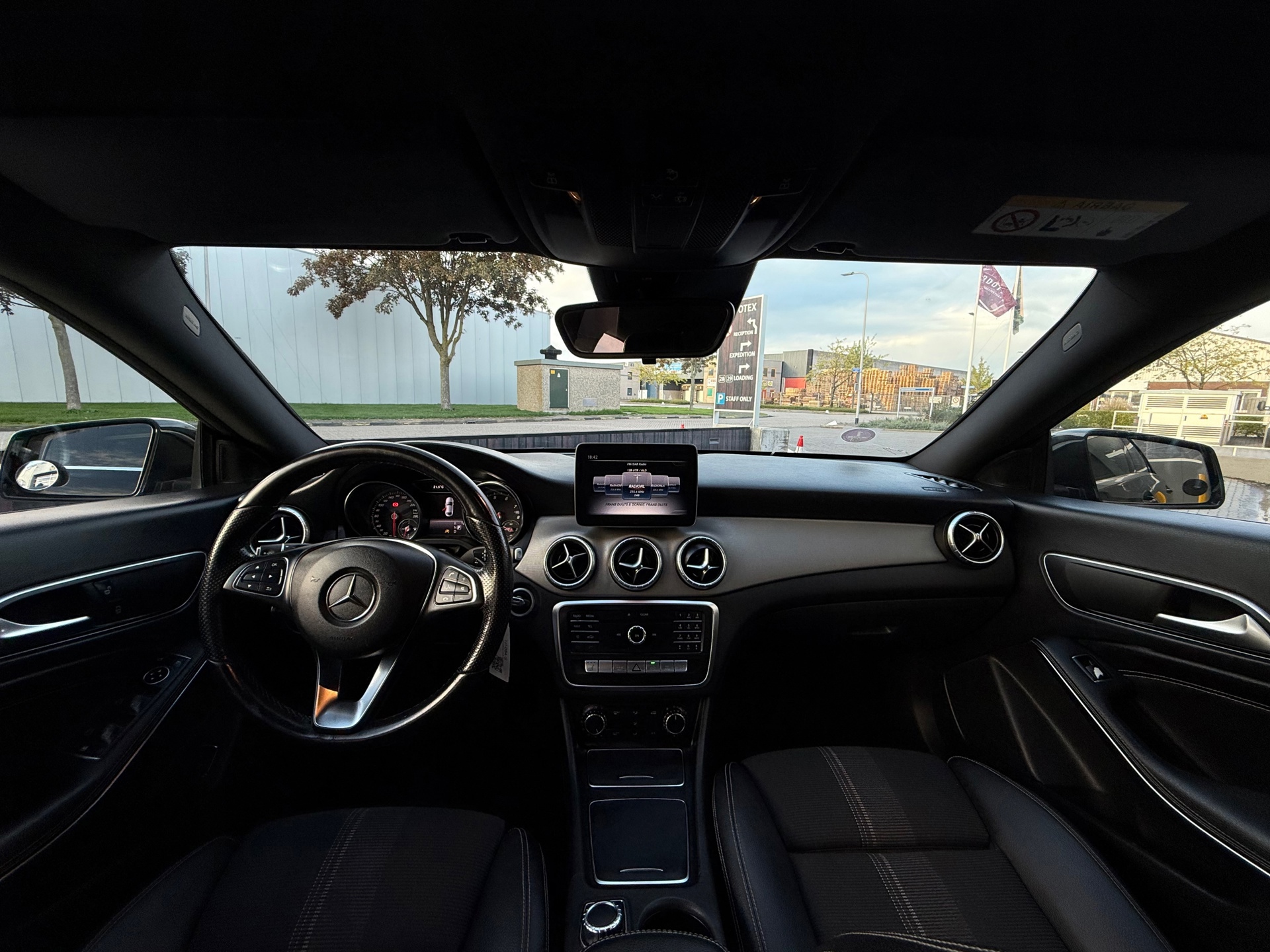 Mercedes-Benz CLA-klasse 180 Business Solution (2018), foto 18