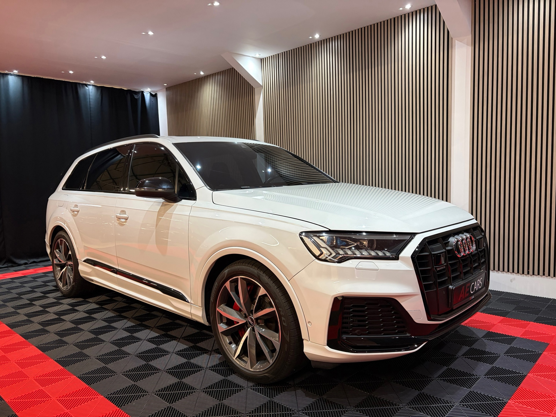 Audi Q7 60 TFSI e quattro Competition Panoroma dak RS (2021), foto 2