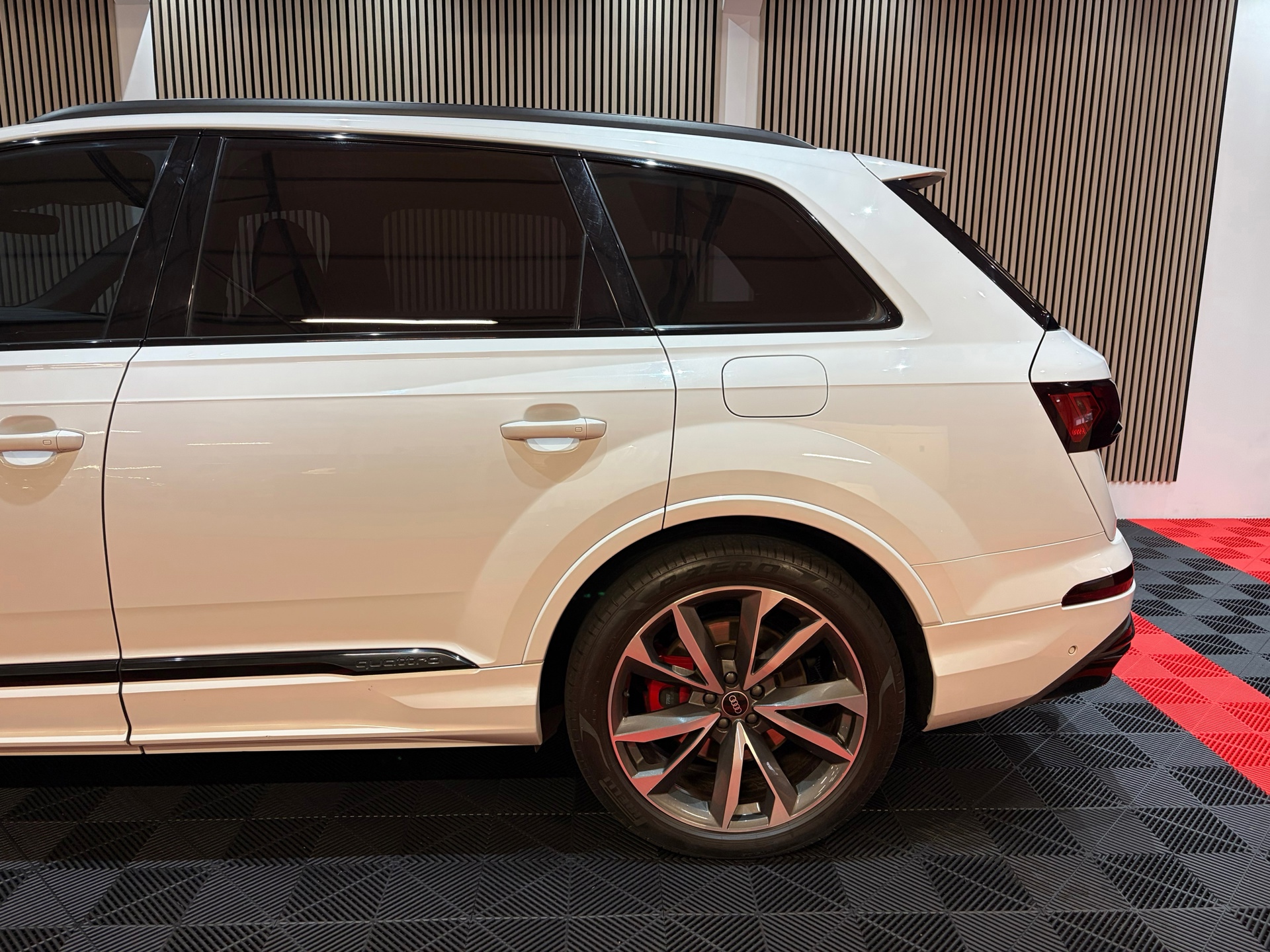 Audi Q7 60 TFSI e quattro Competition Panoroma dak RS (2021), foto 14