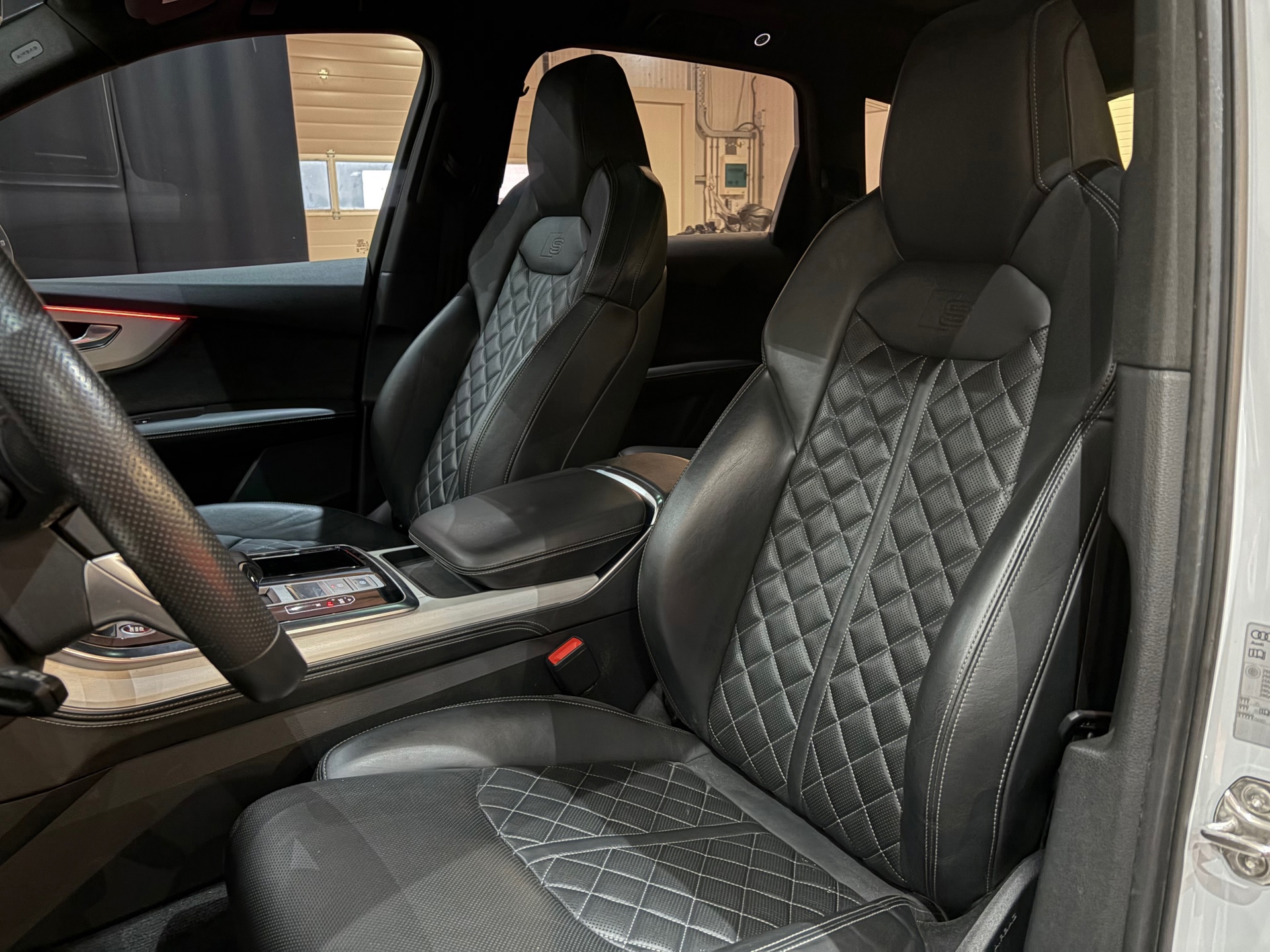Audi Q7 60 TFSI e quattro Competition Panoroma dak RS (2021), foto 21