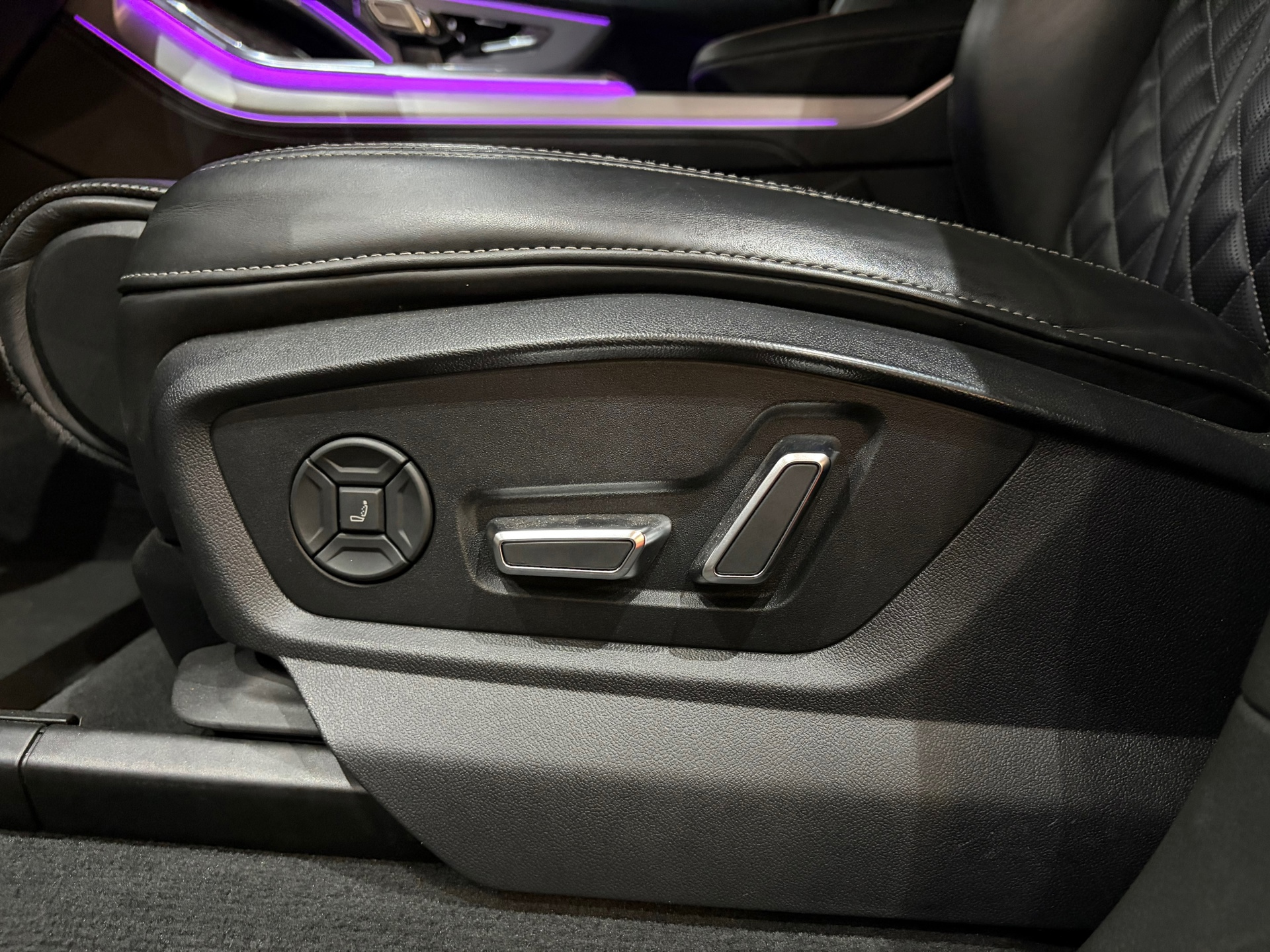 Audi Q7 60 TFSI e quattro Competition Panoroma dak RS (2021), foto 22