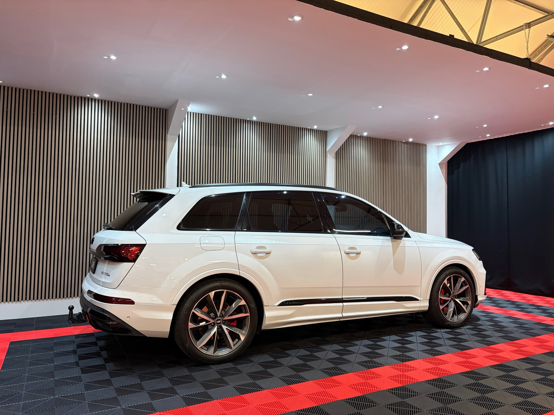 Audi Q7 60 TFSI e quattro Competition Panoroma dak RS (2021), foto 6