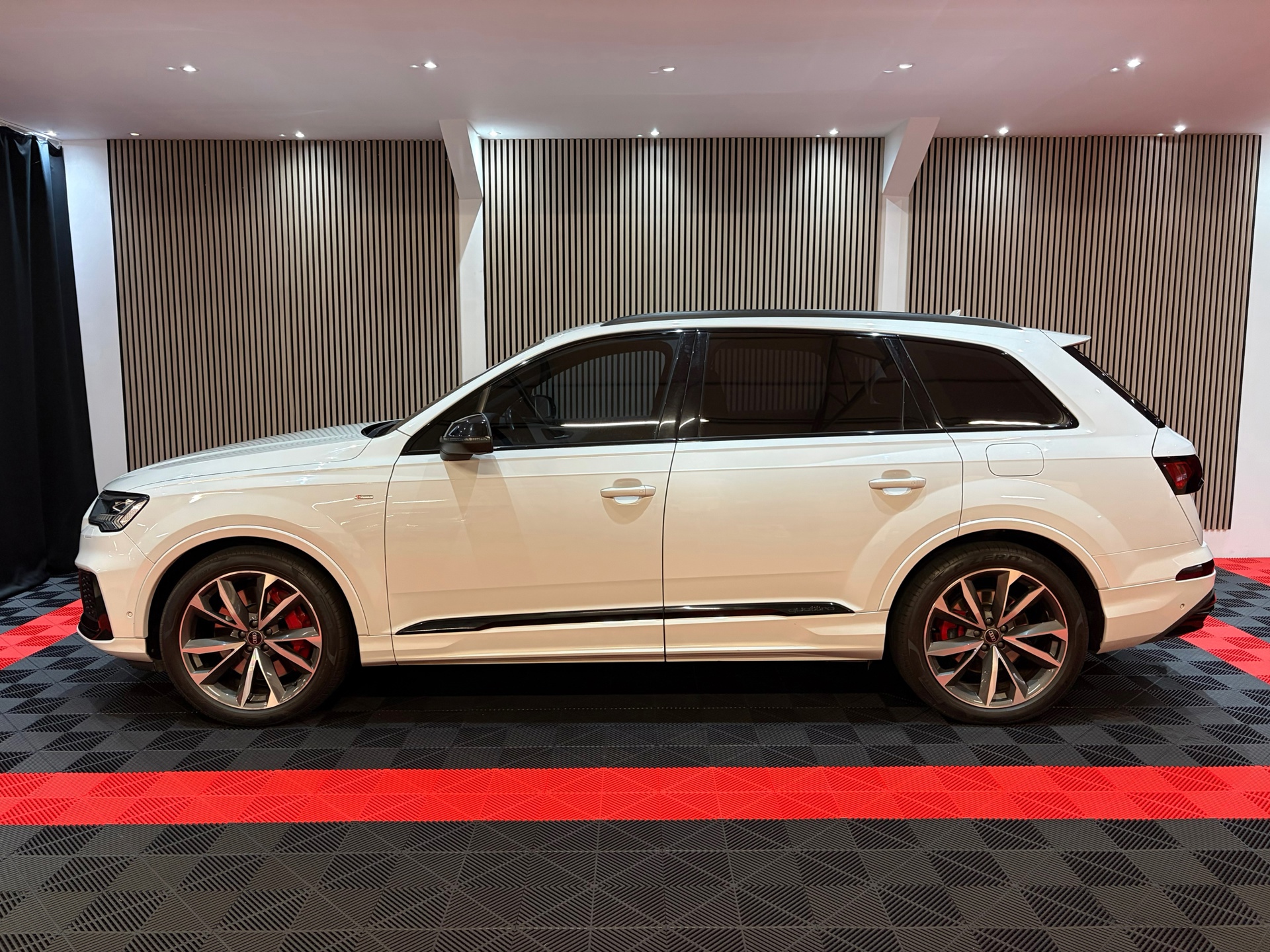 Audi Q7 60 TFSI e quattro Competition Panoroma dak RS (2021), foto 10