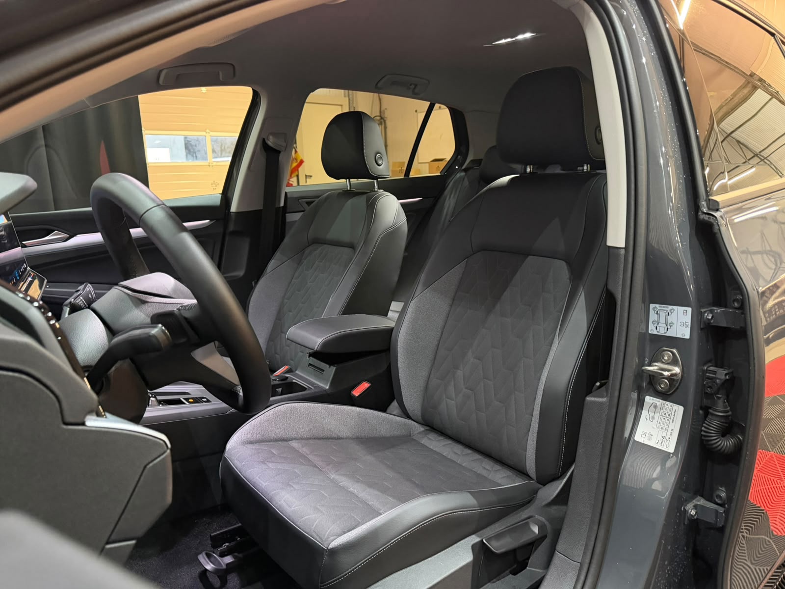 Volkswagen Golf 8.5 1.5 eTSI Life Edition 2025 Face lift Goal (2025), foto 15