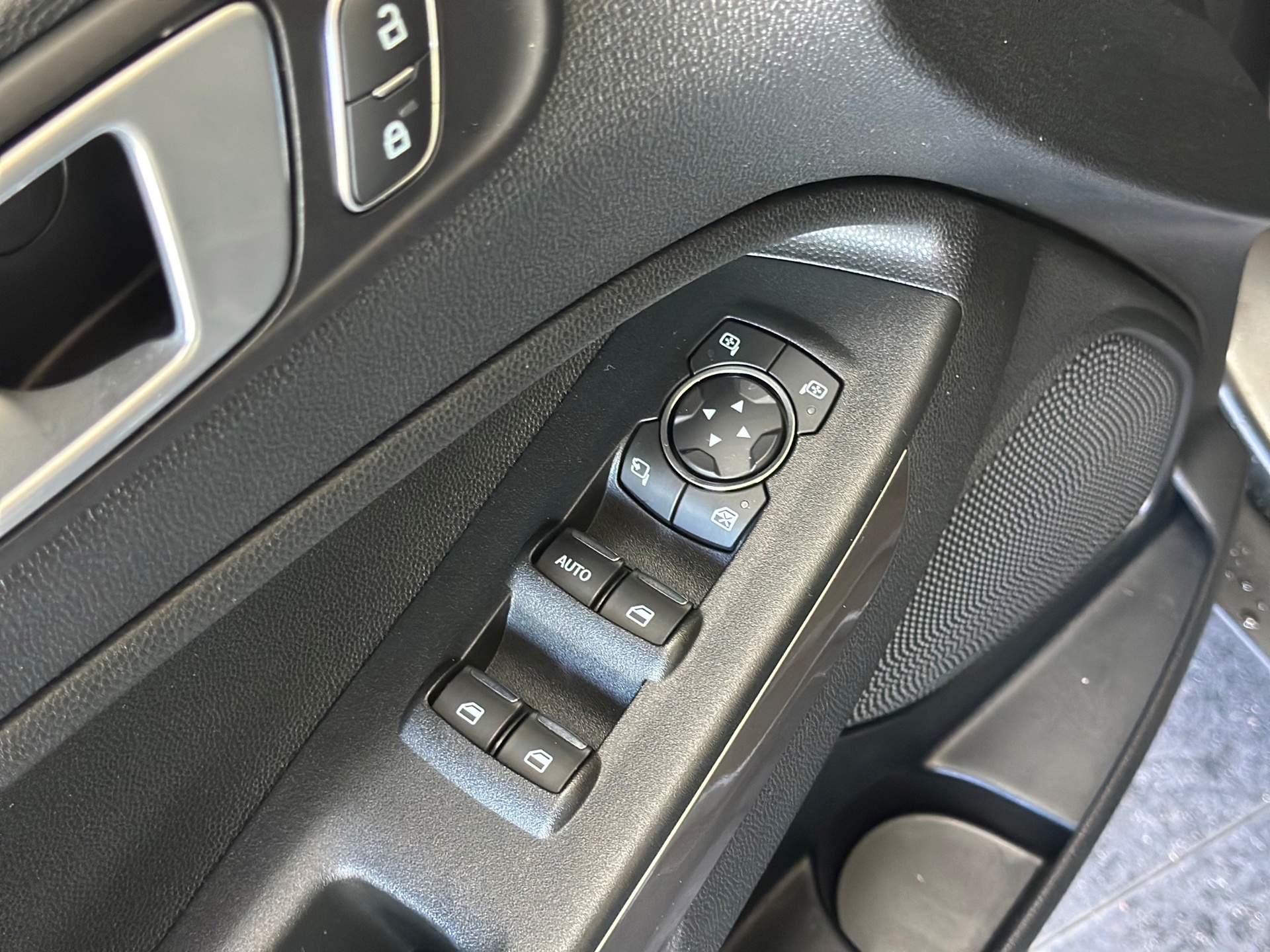 Ford ECOSPORT 1.0 EcoBoost Trend Essential (2018), foto 14