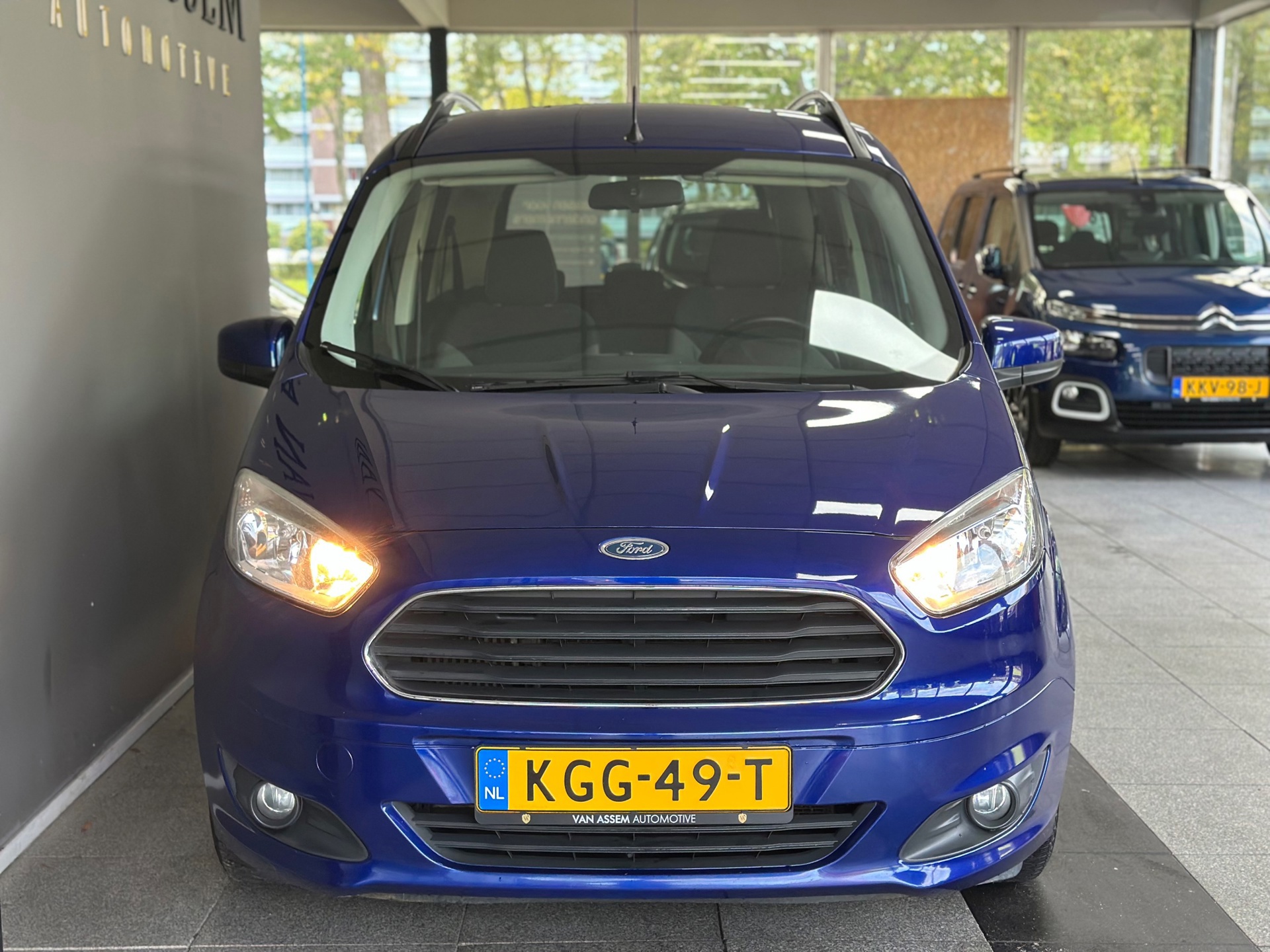 Ford TOURNEO COURIER 1.0 Titanium (2016), foto 2