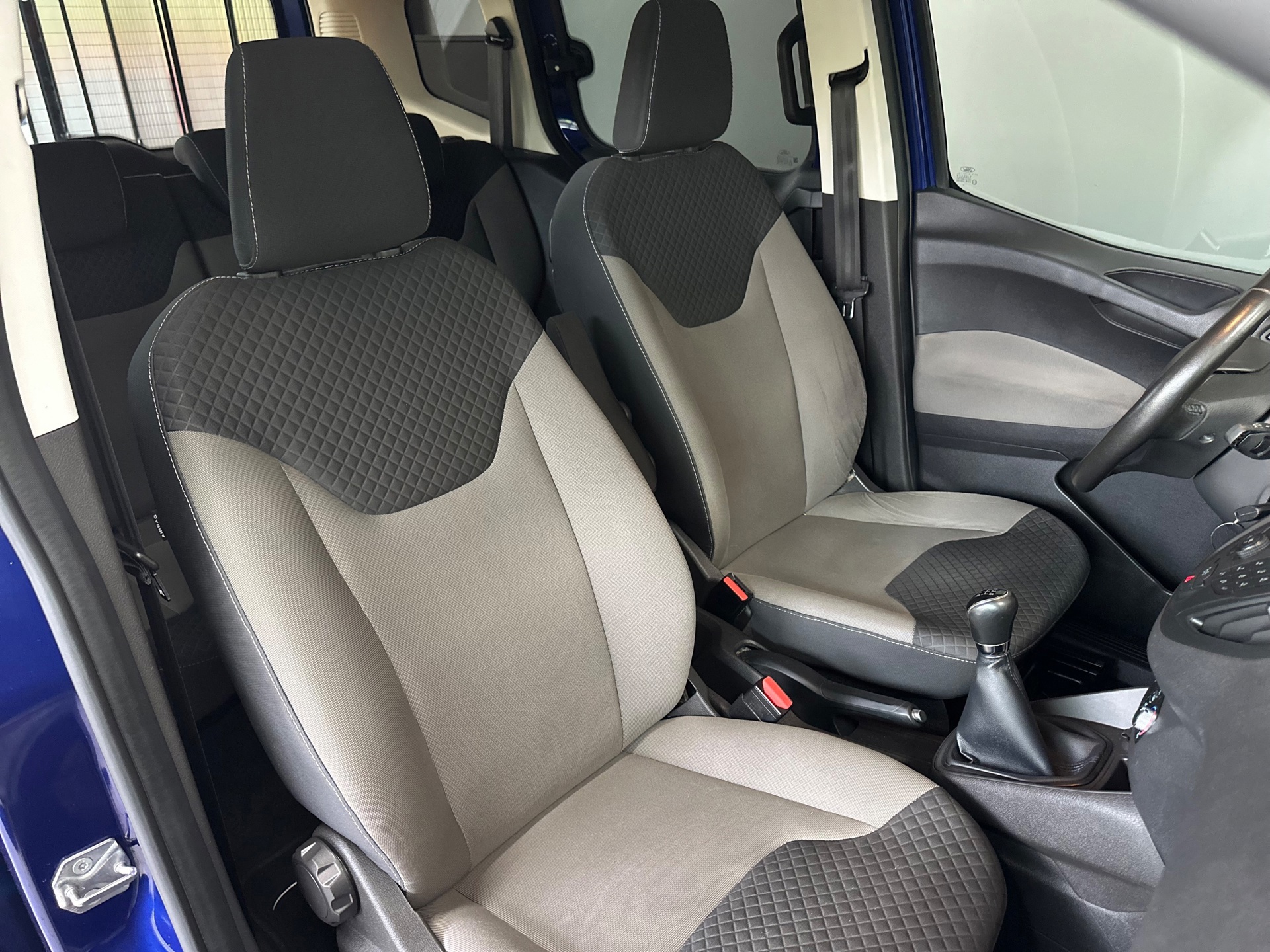 Ford TOURNEO COURIER 1.0 Titanium (2016), foto 23