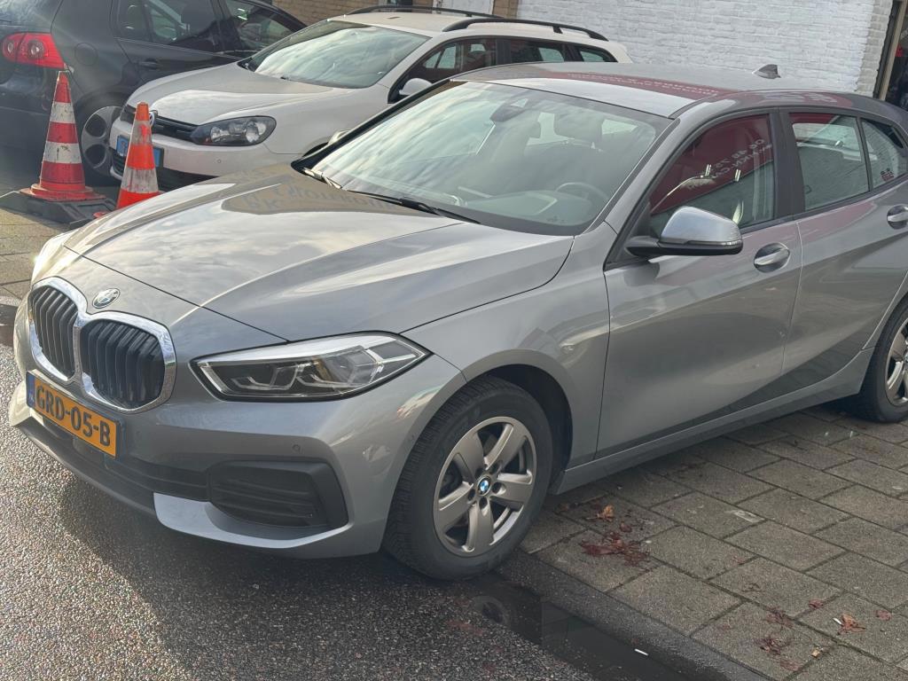 BMW 1-serie 118i Executive (2022), foto 2