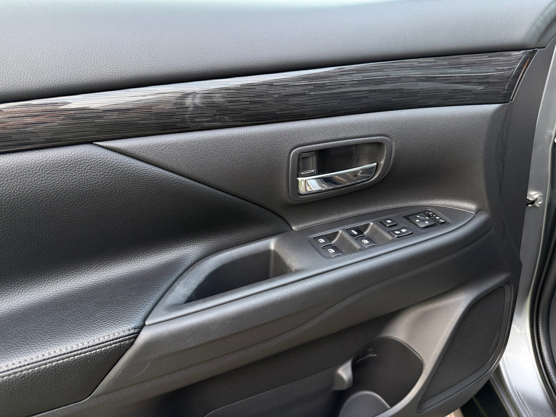 Mitsubishi Outlander 2.0 Instyle 4WD (2016), foto 16