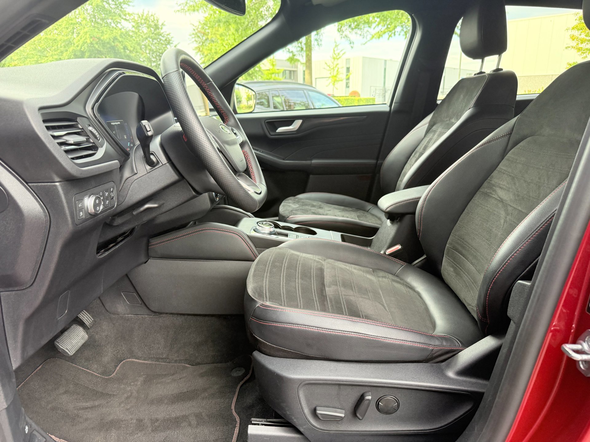 Ford Kuga 2.5 PHEV ST-Line X (2024), foto 8