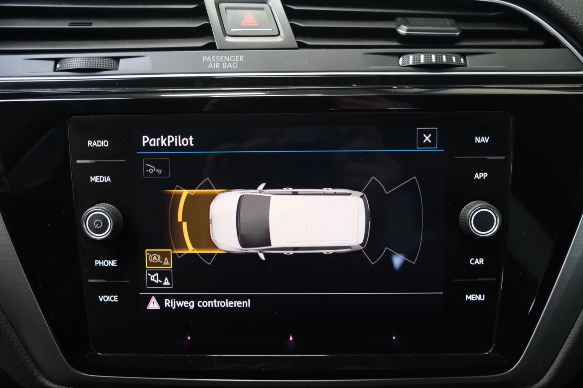 Volkswagen Touran 1.6 TDI - Grijskenteken, Airco, Cruise, Navi, PDC, Camera, Trekhaak. (2018), foto 16