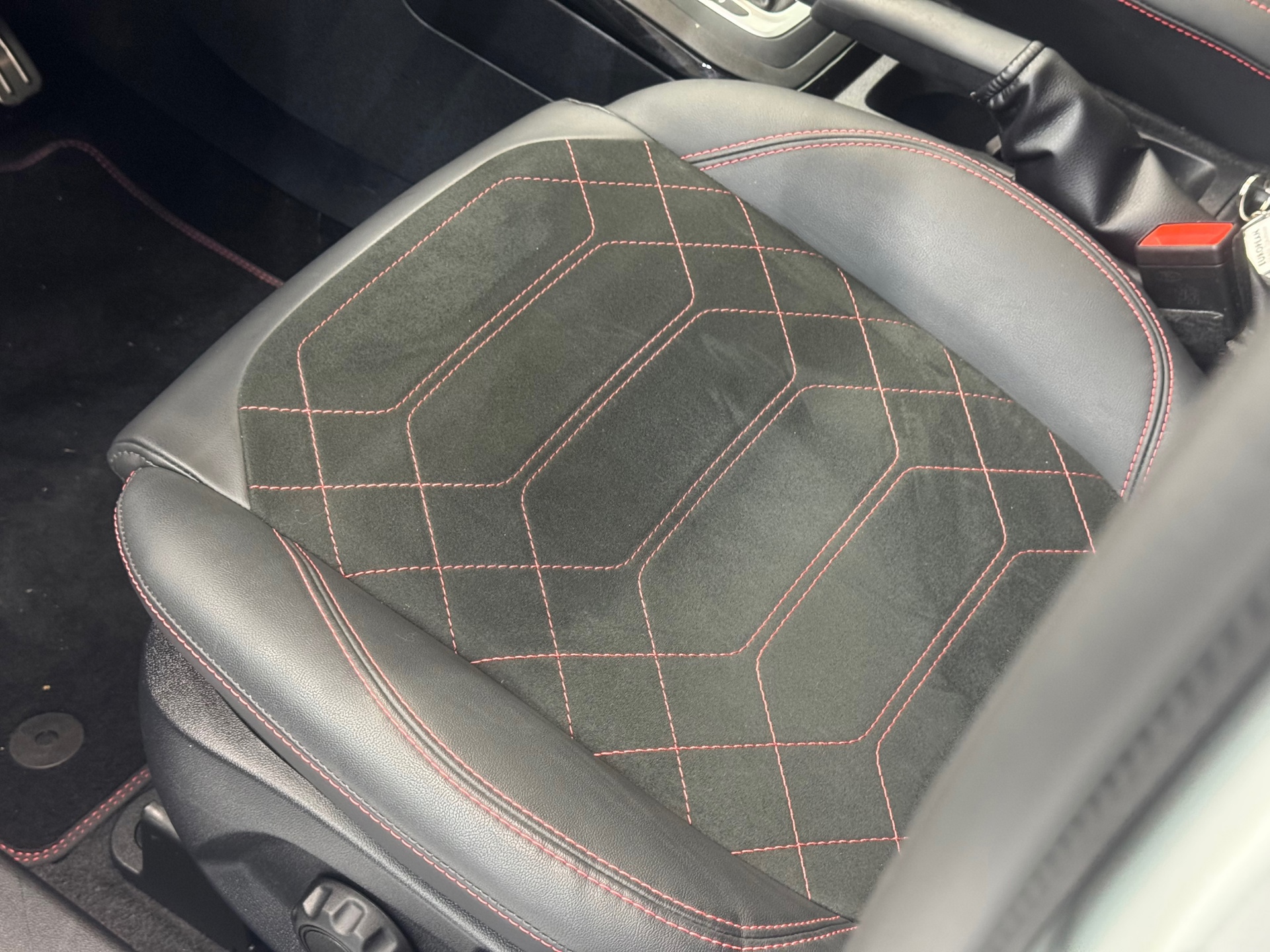Ford Puma 1.0 EcoBoost Hybrid ST-Line X (2026), foto 28