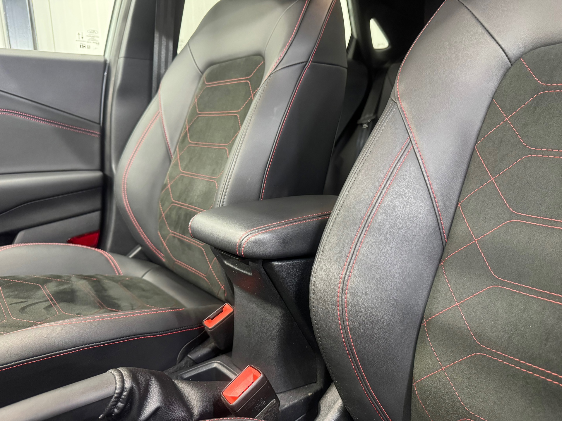 Ford Puma 1.0 EcoBoost Hybrid ST-Line X (2026), foto 29