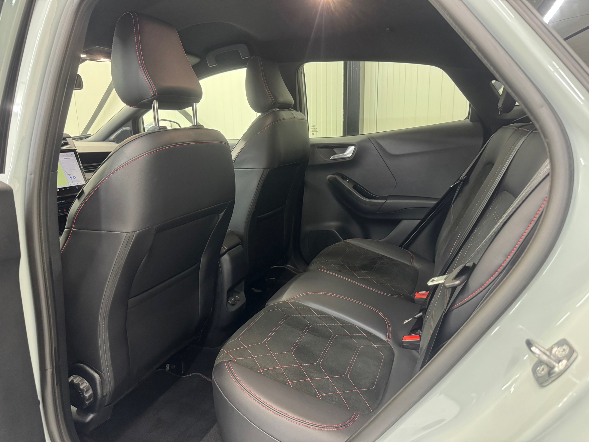 Ford Puma 1.0 EcoBoost Hybrid ST-Line X (2026), foto 30