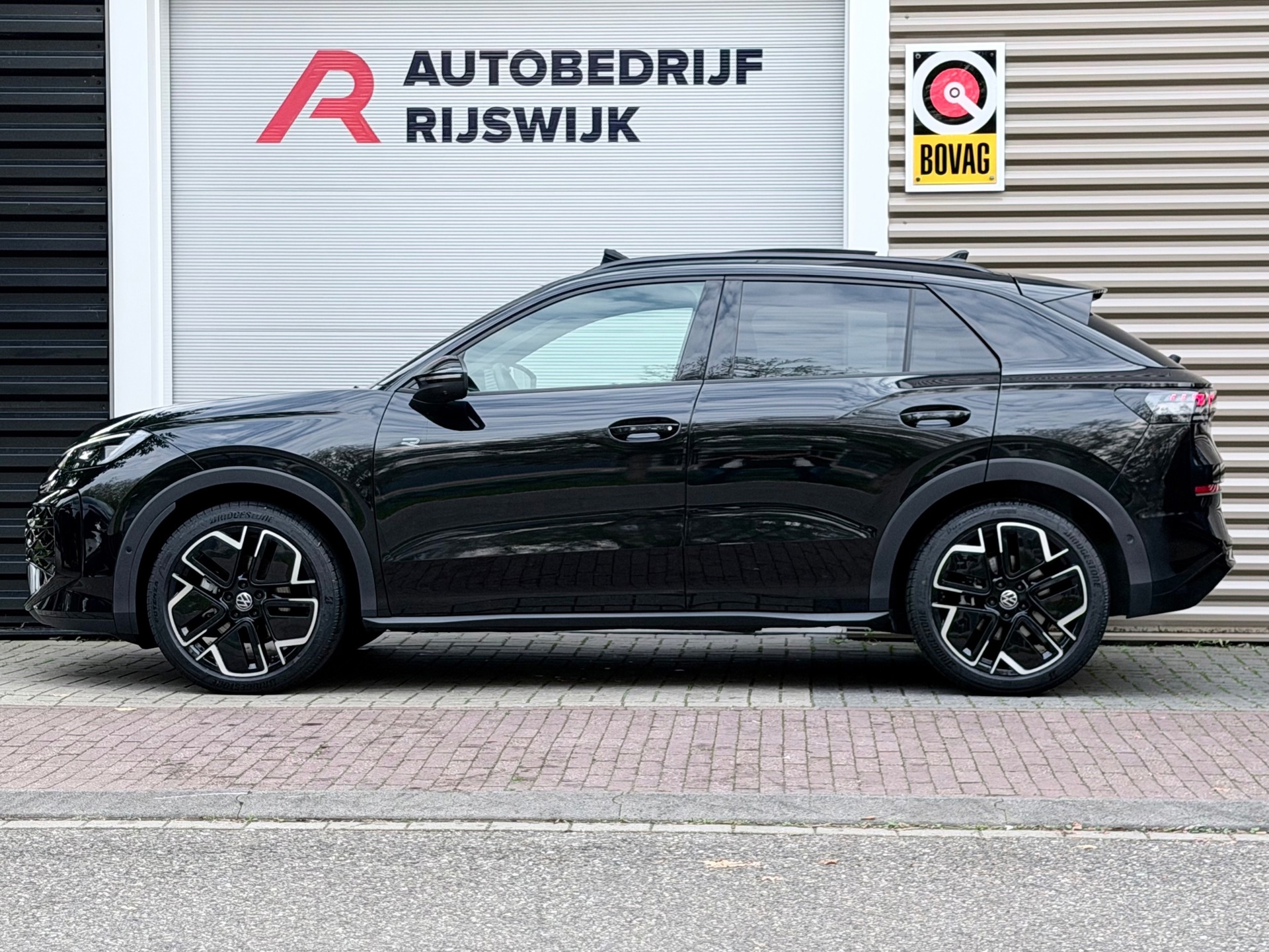 Volkswagen T-Roc 1.5 eTSI R-Line (2026), foto 2